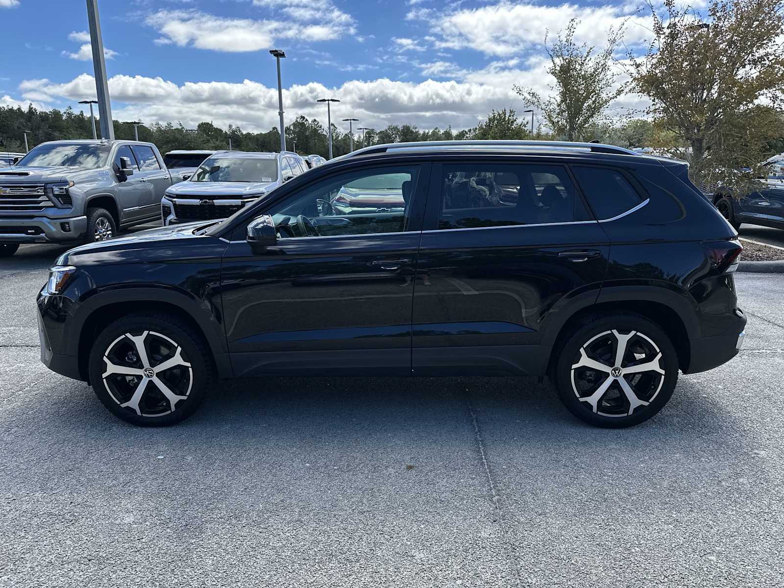 Thumbnail: 2025 Volkswagen Taos - 3