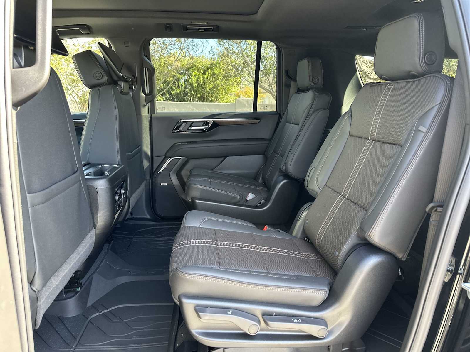 Thumbnail: 2026 Chevrolet Suburban - 18