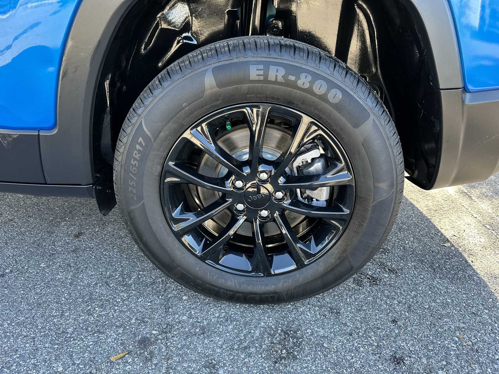 Thumbnail: 2023 Jeep Cherokee - 12