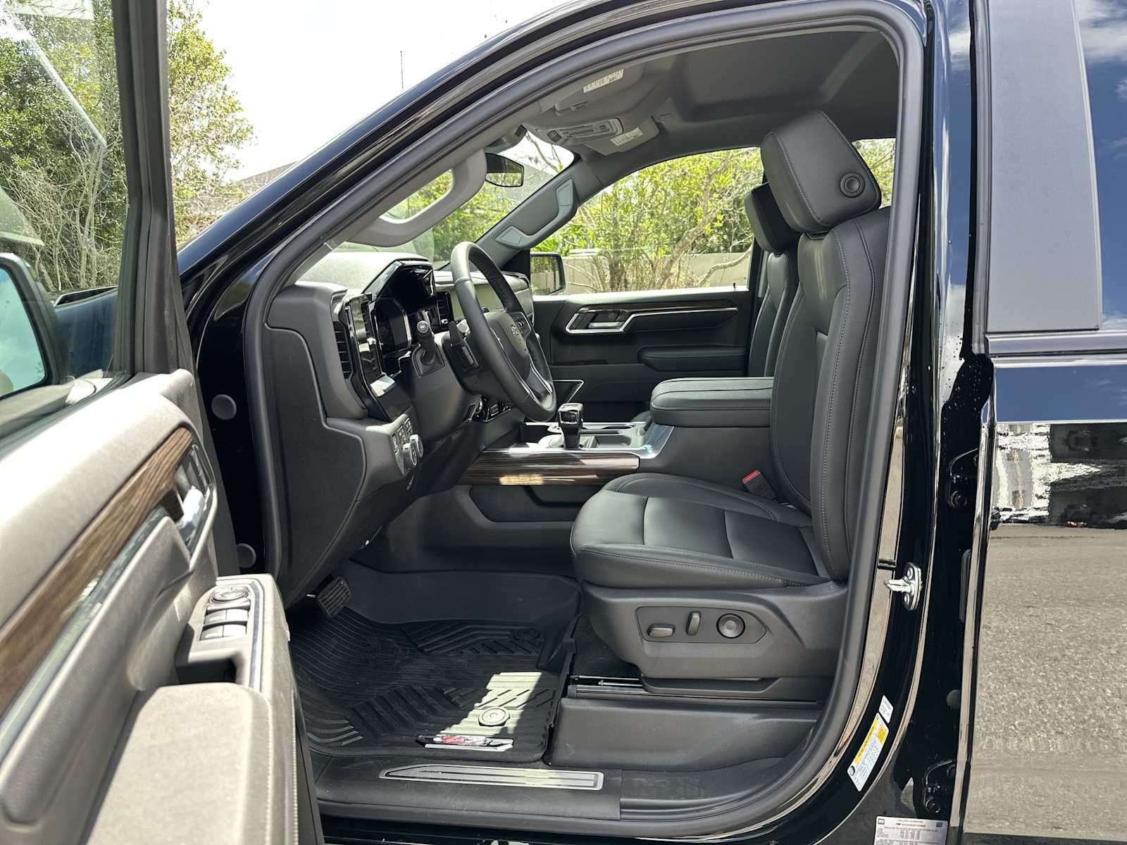 Thumbnail: 2026 Chevrolet Silverado 1500 - 2