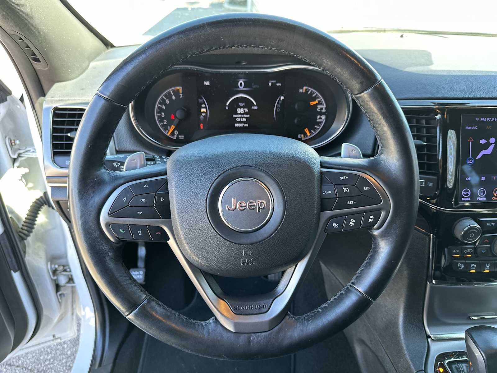 Thumbnail: 2020 Jeep Grand Cherokee - 20