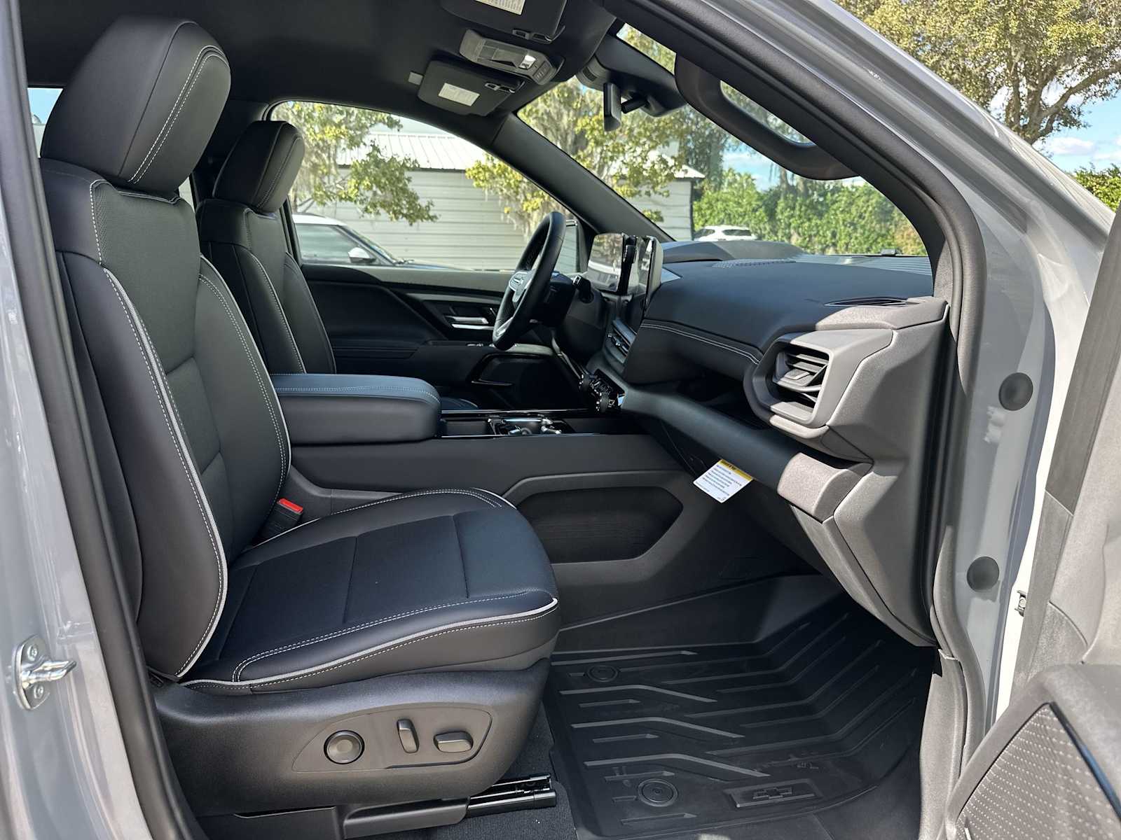 Thumbnail: 2026 Chevrolet Silverado EV - 19