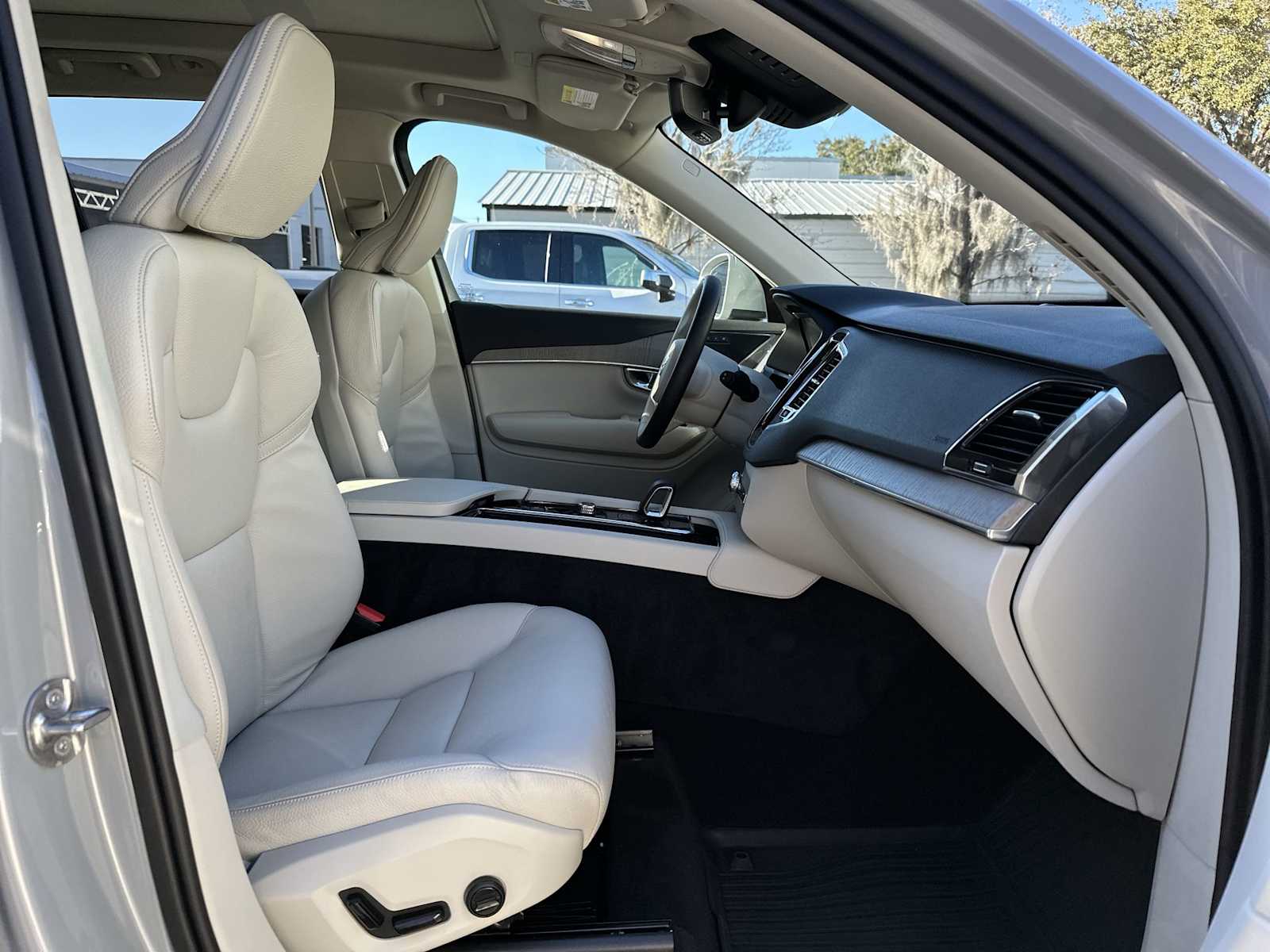 Thumbnail: 2025 Volvo XC90 - 20