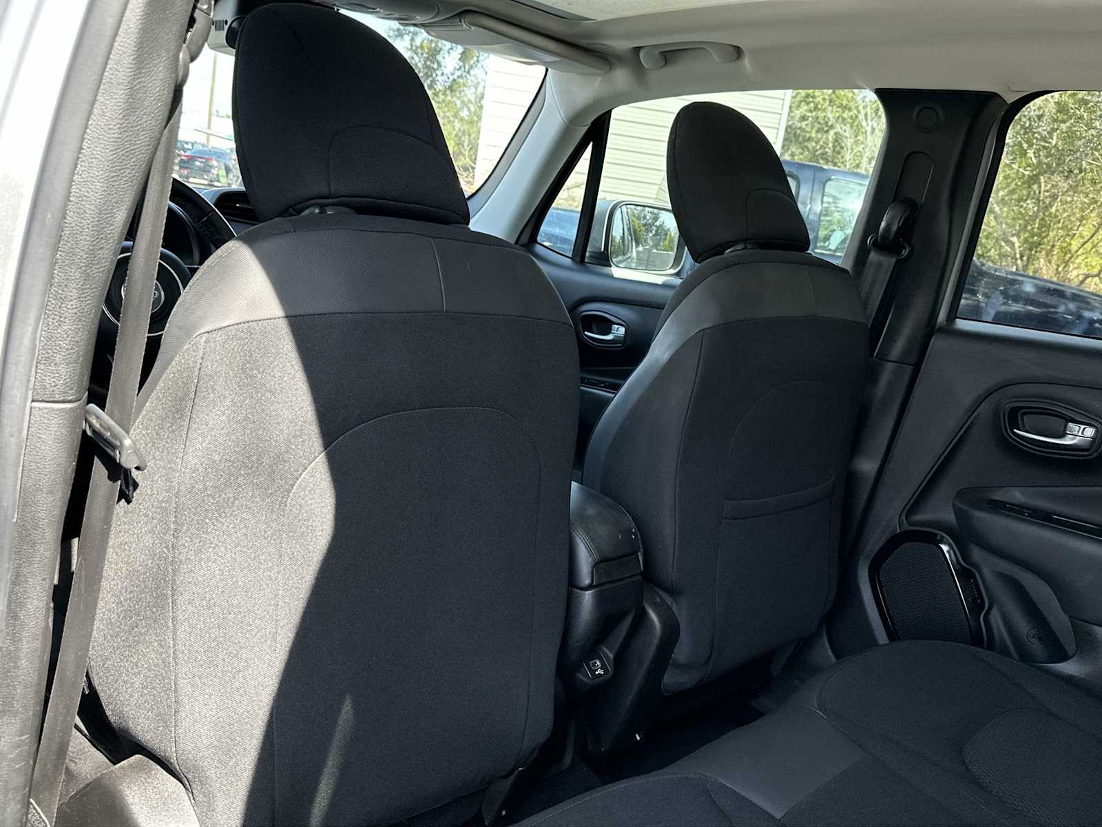 Thumbnail: 2018 Jeep Renegade - 16