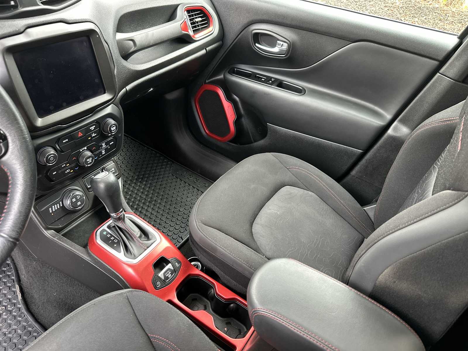 Thumbnail: 2022 Jeep Renegade - 22