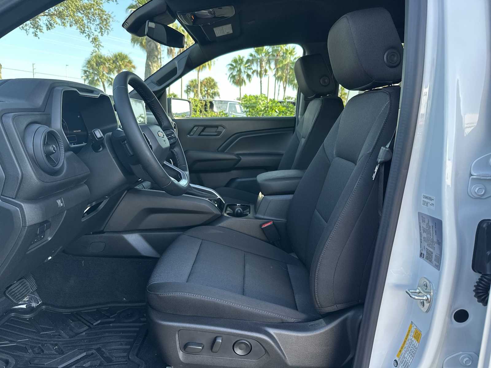 Thumbnail: 2026 Chevrolet Colorado - 15