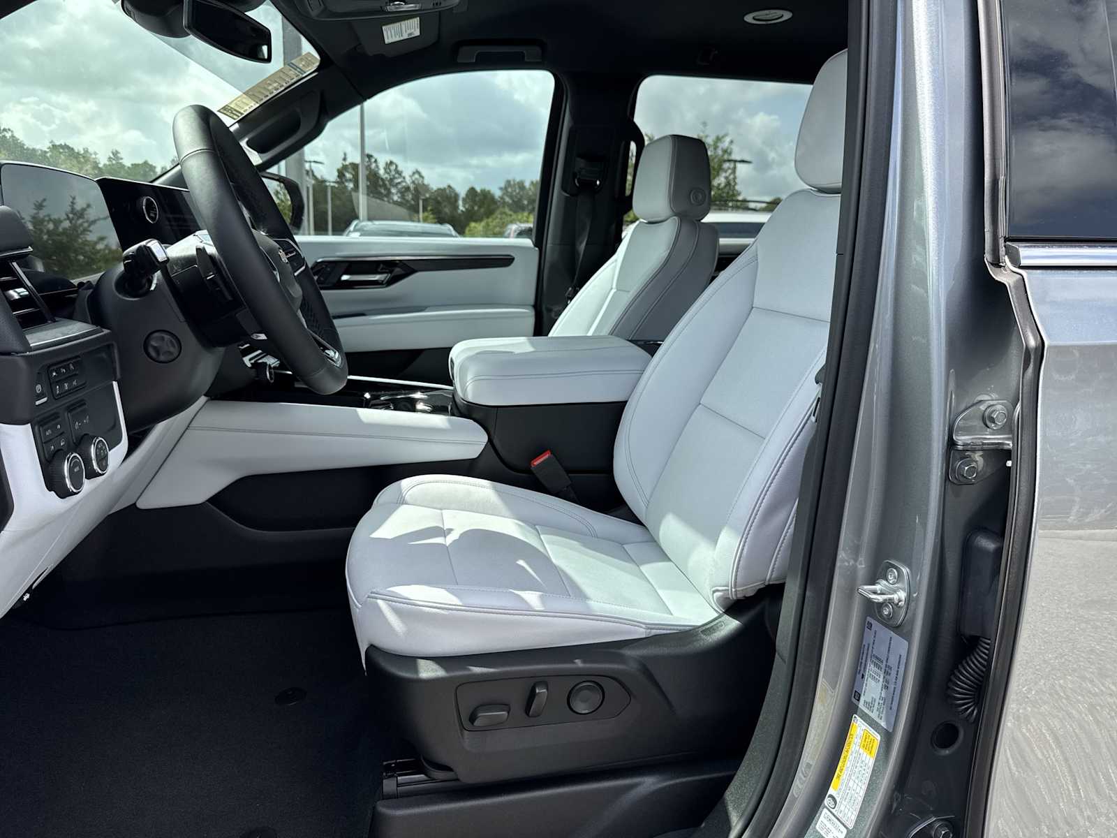 Thumbnail: 2025 Chevrolet Suburban - 2