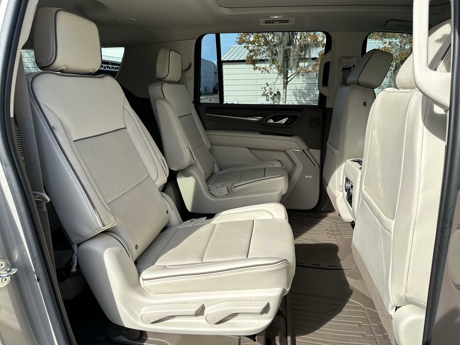 Thumbnail: 2023 GMC Yukon XL - 19