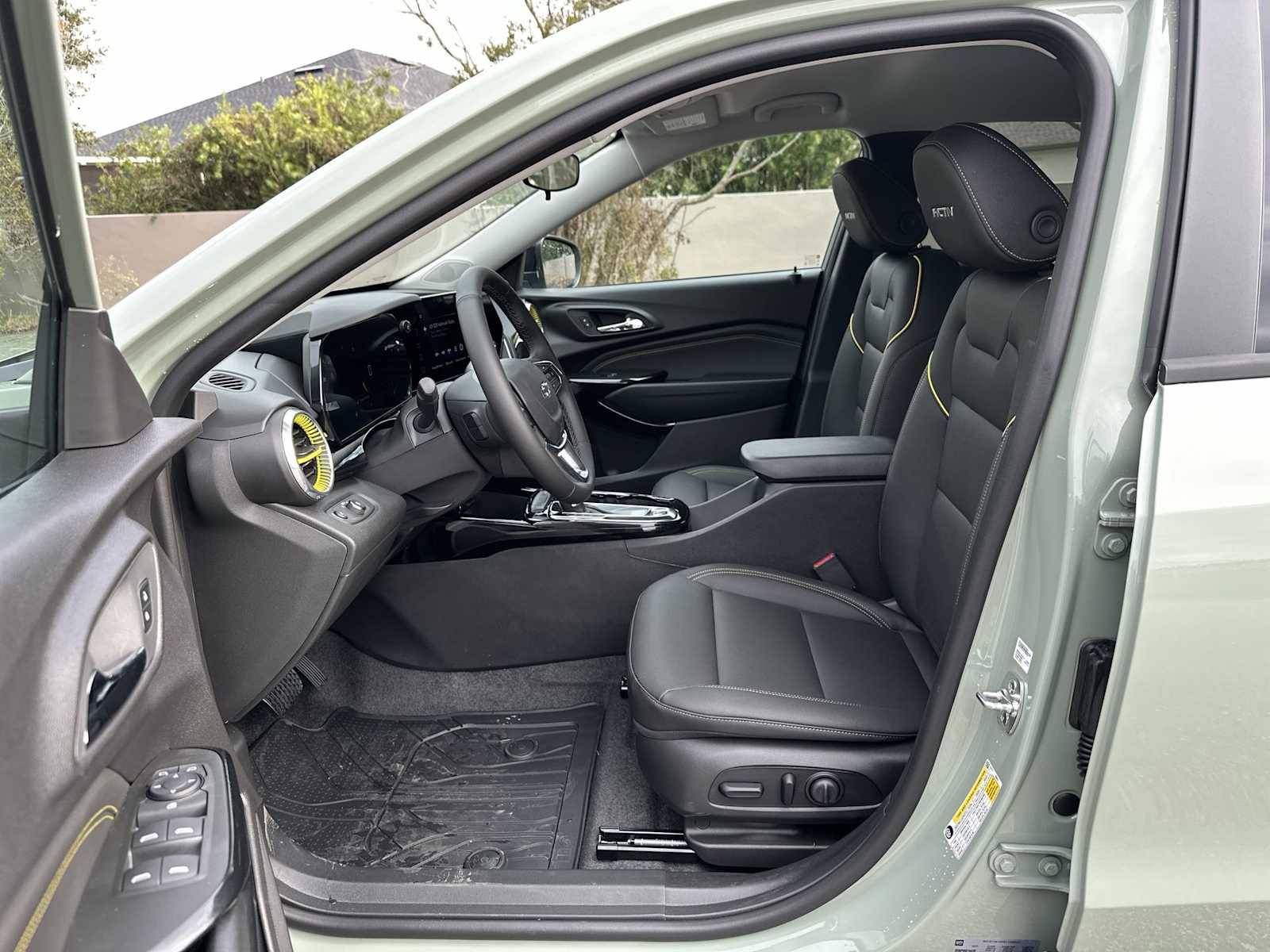 Thumbnail: 2026 Chevrolet Trax - 2