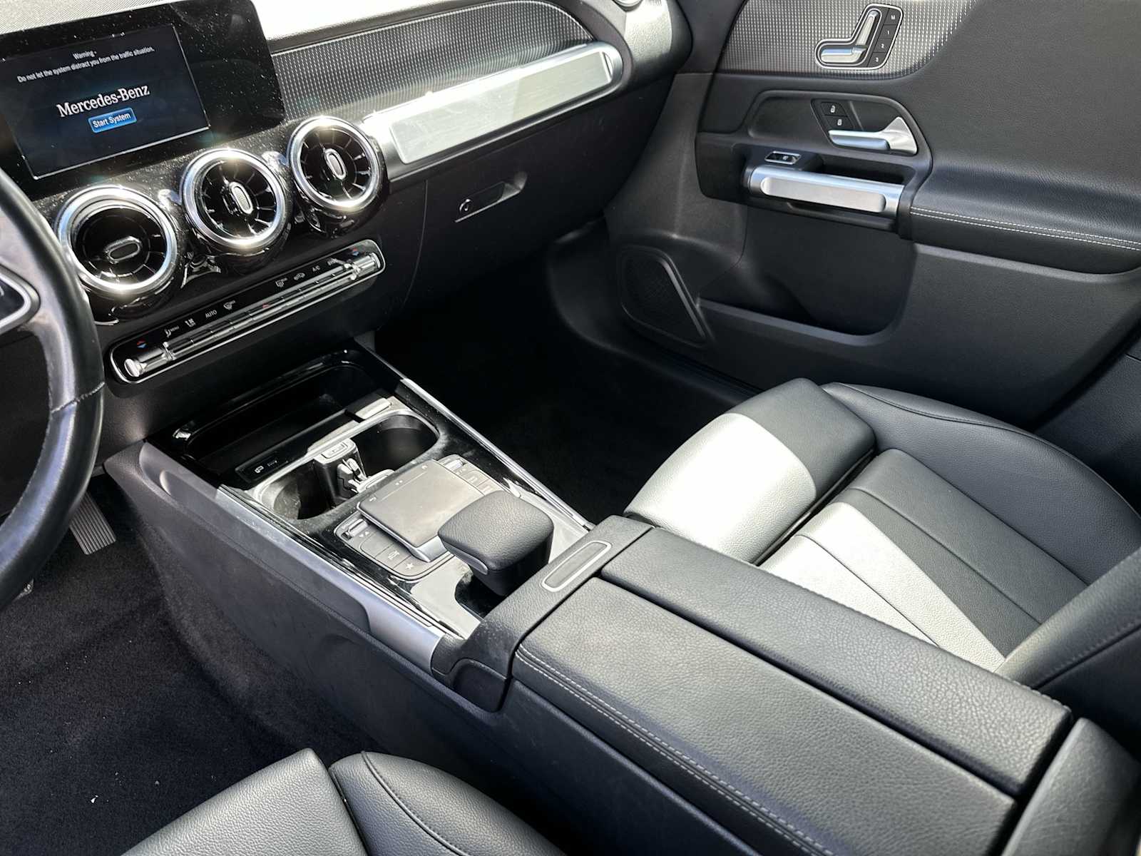 Thumbnail: 2023 Mercedes-Benz GLB - 22