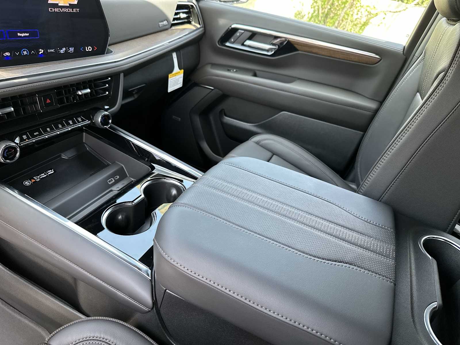 Thumbnail: 2026 Chevrolet Suburban - 21