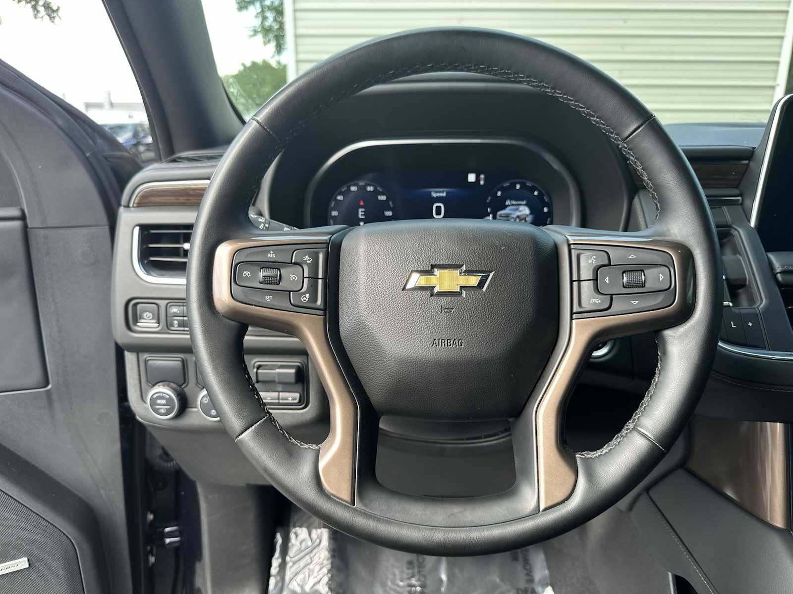 Thumbnail: 2023 Chevrolet Suburban - 20