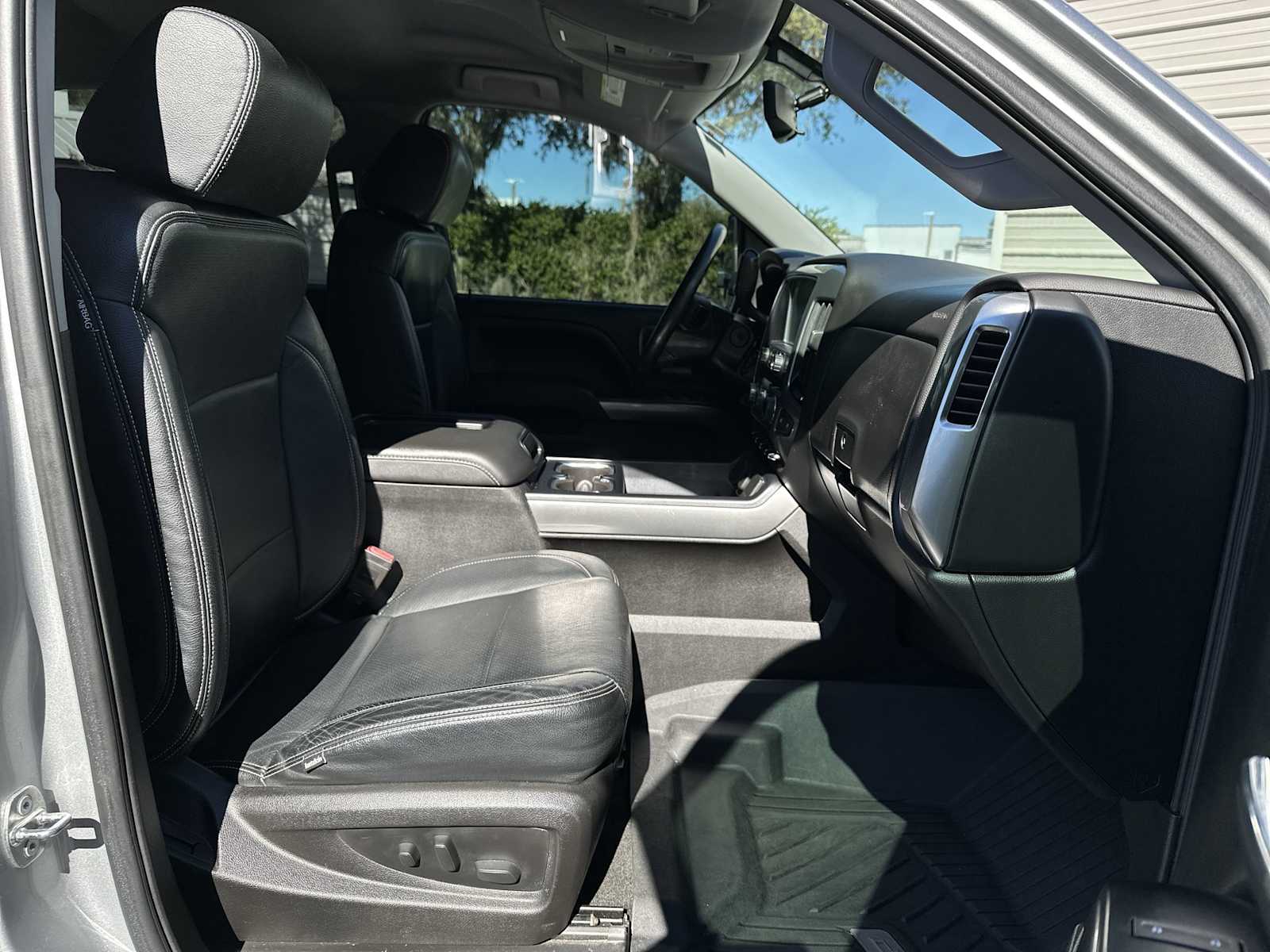 Thumbnail: 2018 Chevrolet Silverado 1500 - 19