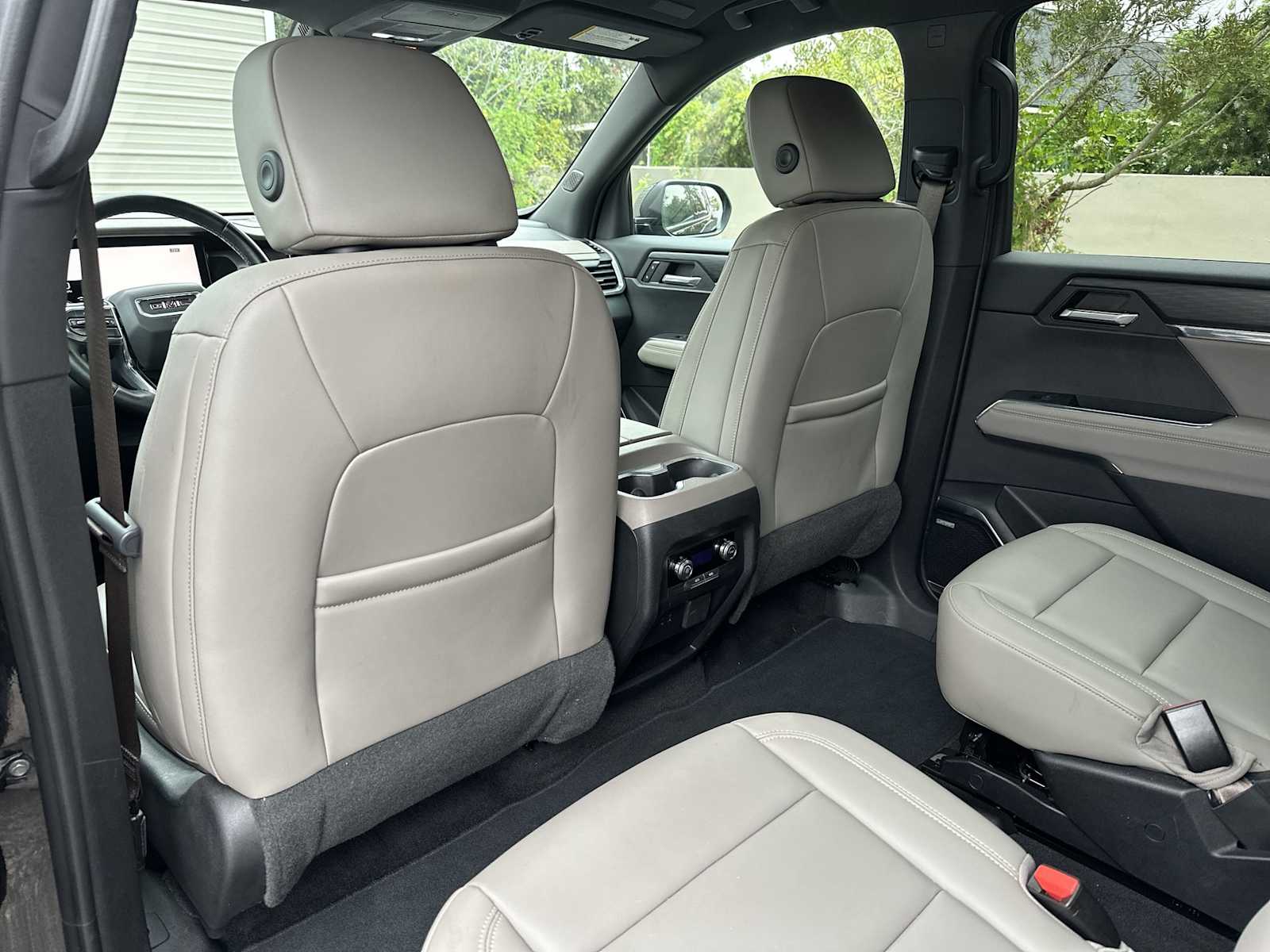 Thumbnail: 2024 GMC Acadia - 16