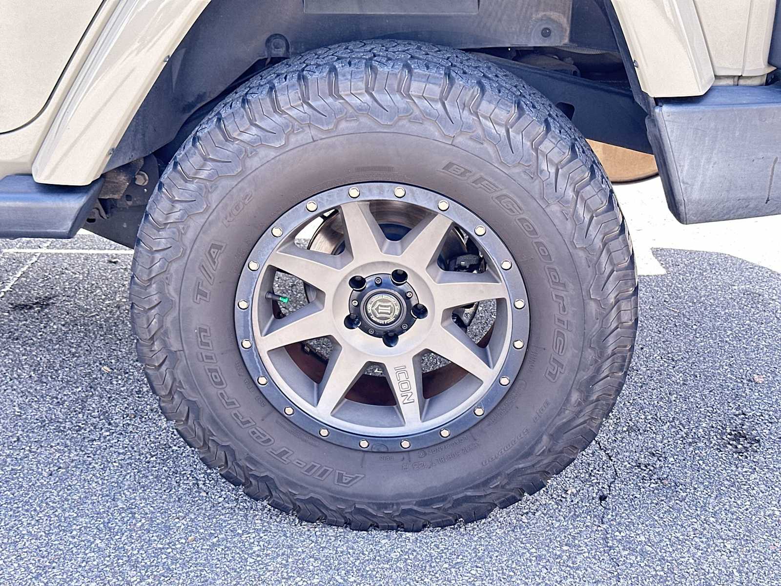 Thumbnail: 2017 Jeep Wrangler - 12