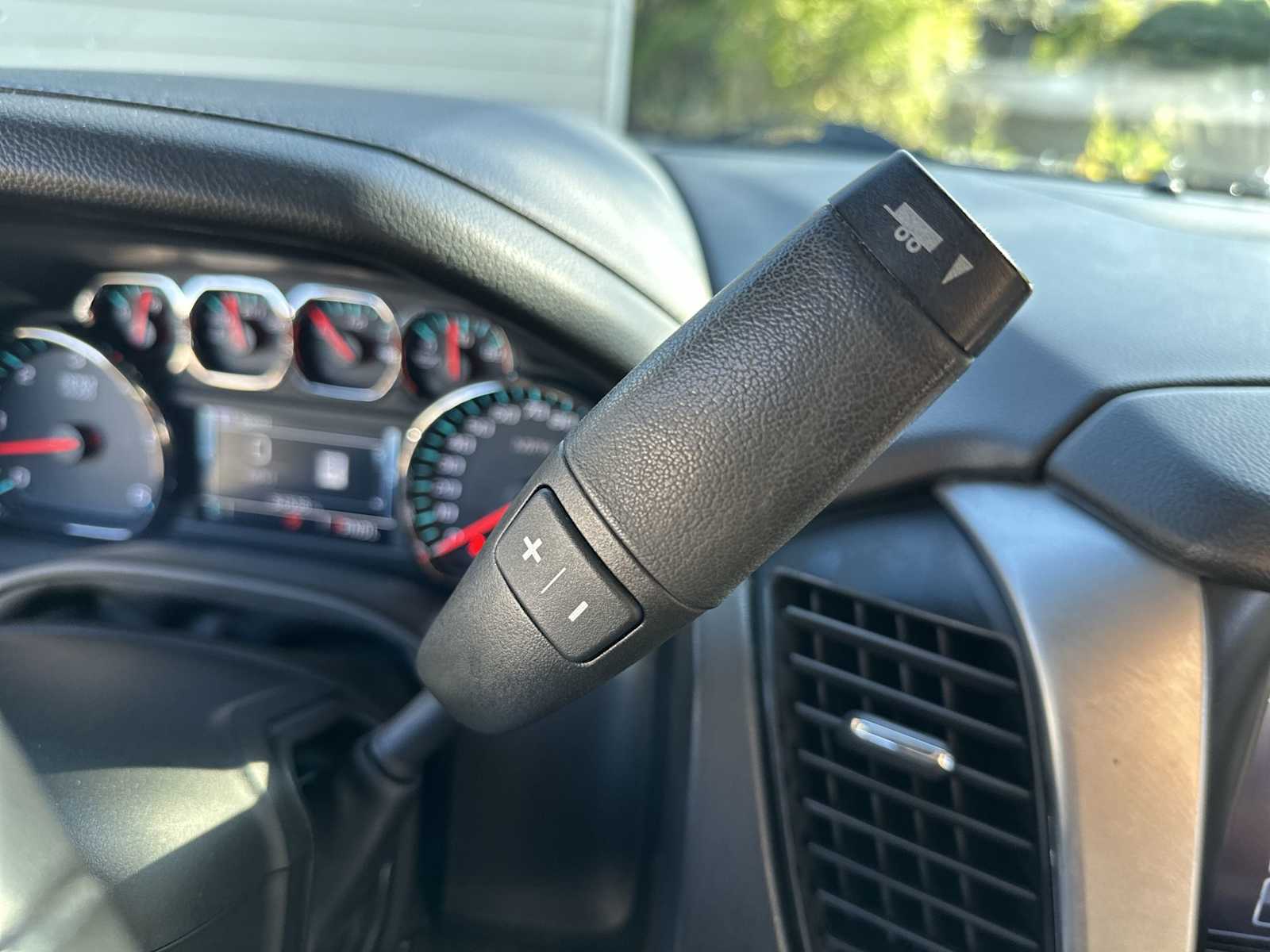 Thumbnail: 2020 Chevrolet Tahoe - 23