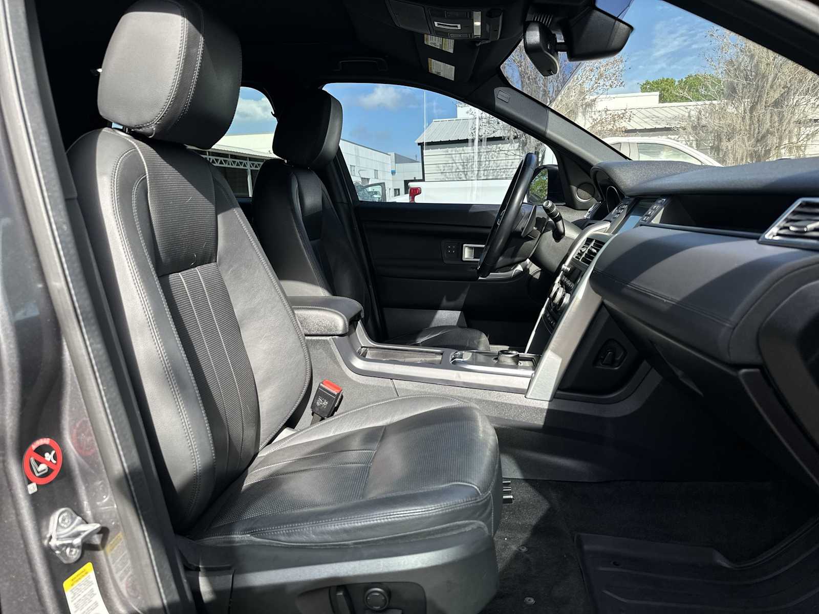 Thumbnail: 2019 Land Rover Discovery Sport - 19