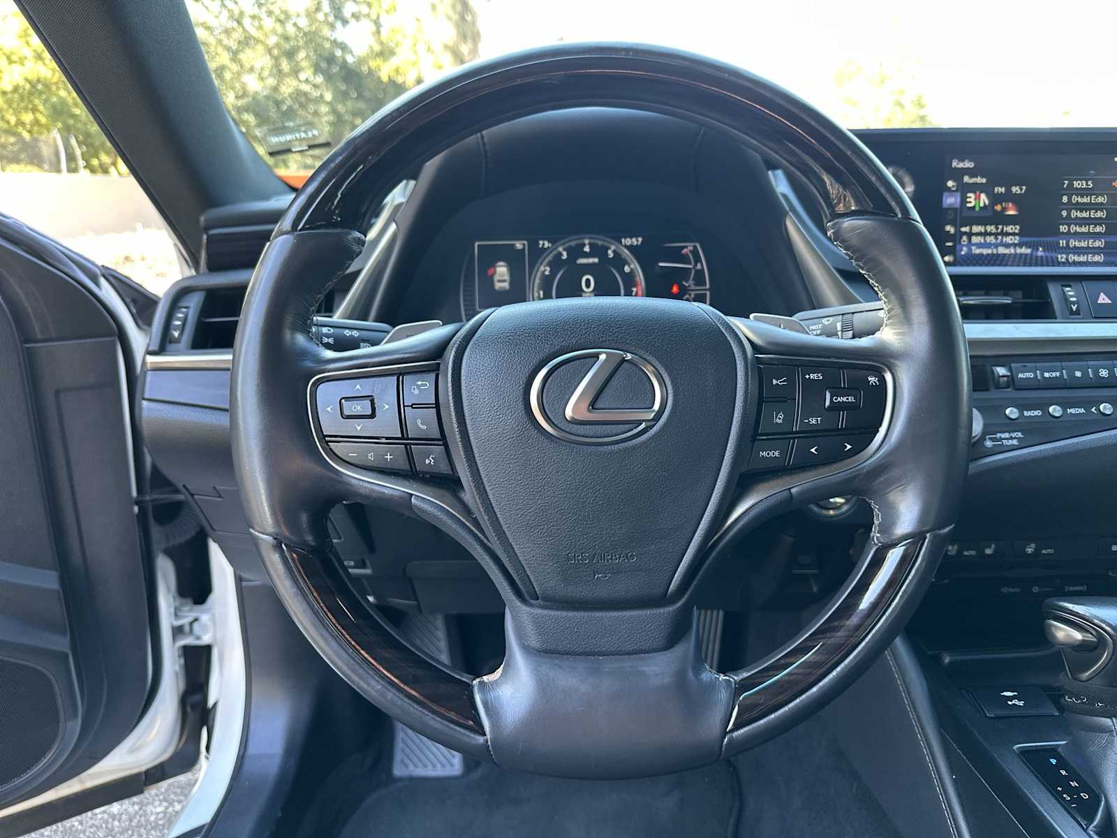 Thumbnail: 2021 Lexus ES - 21