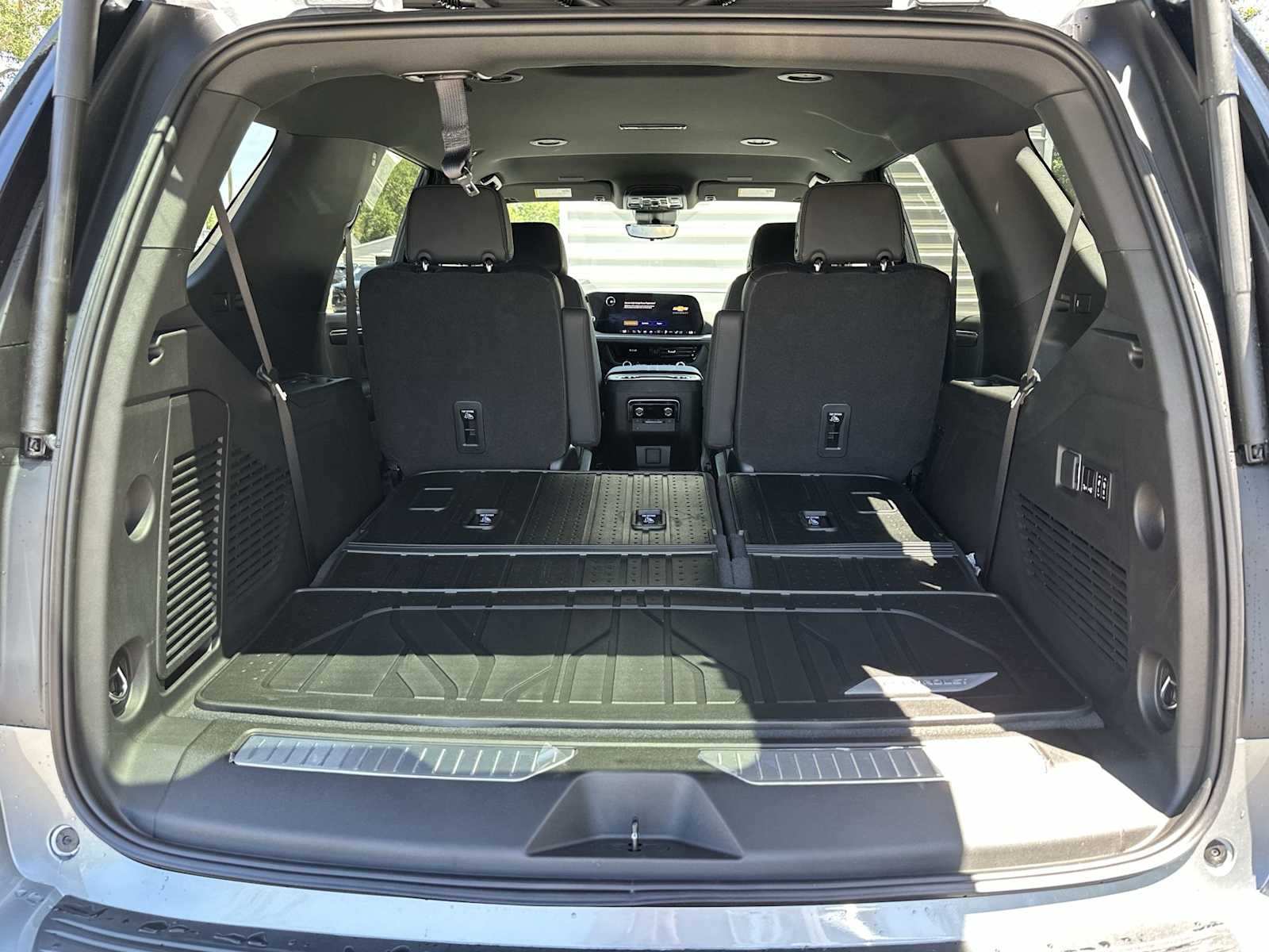 Thumbnail: 2026 Chevrolet Tahoe - 25