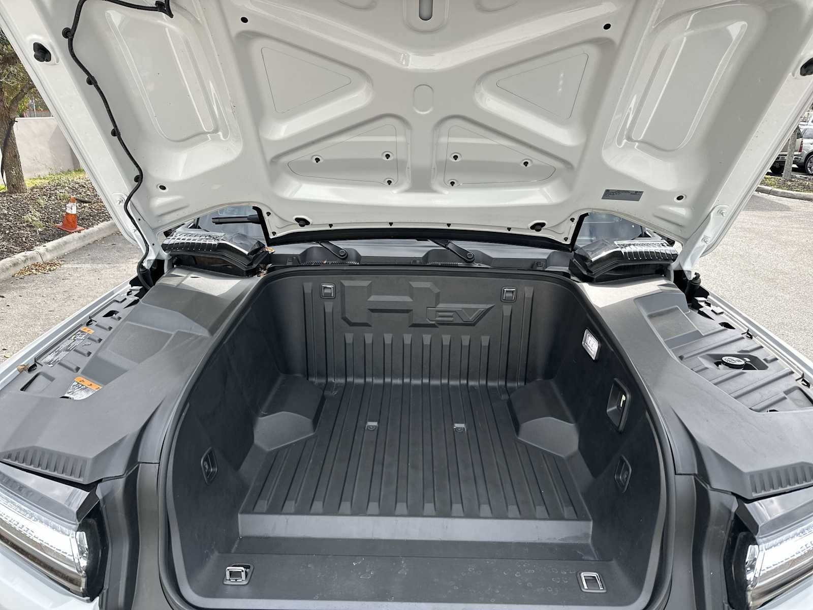 Thumbnail: 2025 GMC Hummer EV - 13