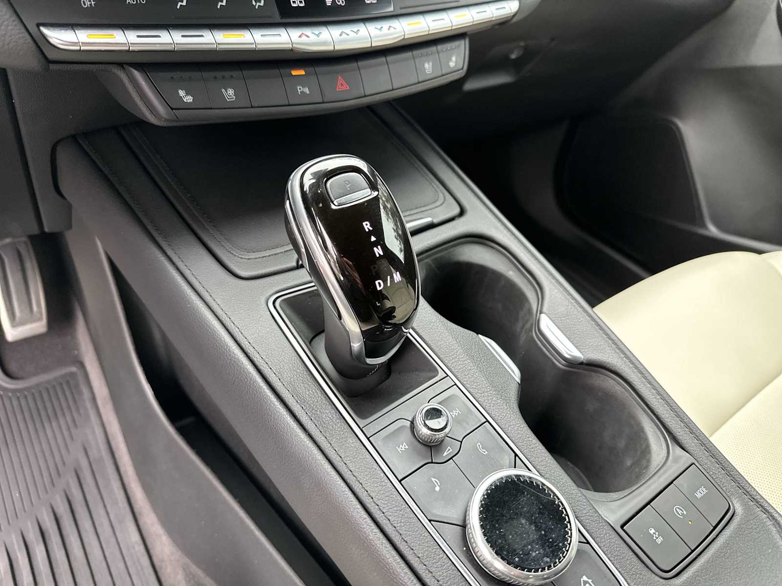 Thumbnail: 2021 Cadillac XT4 - 23