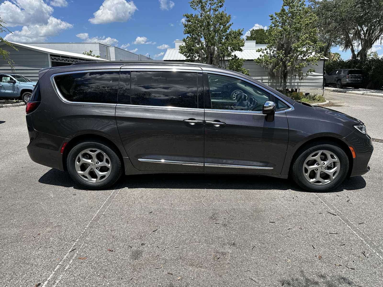Thumbnail: 2023 Chrysler Pacifica - 7