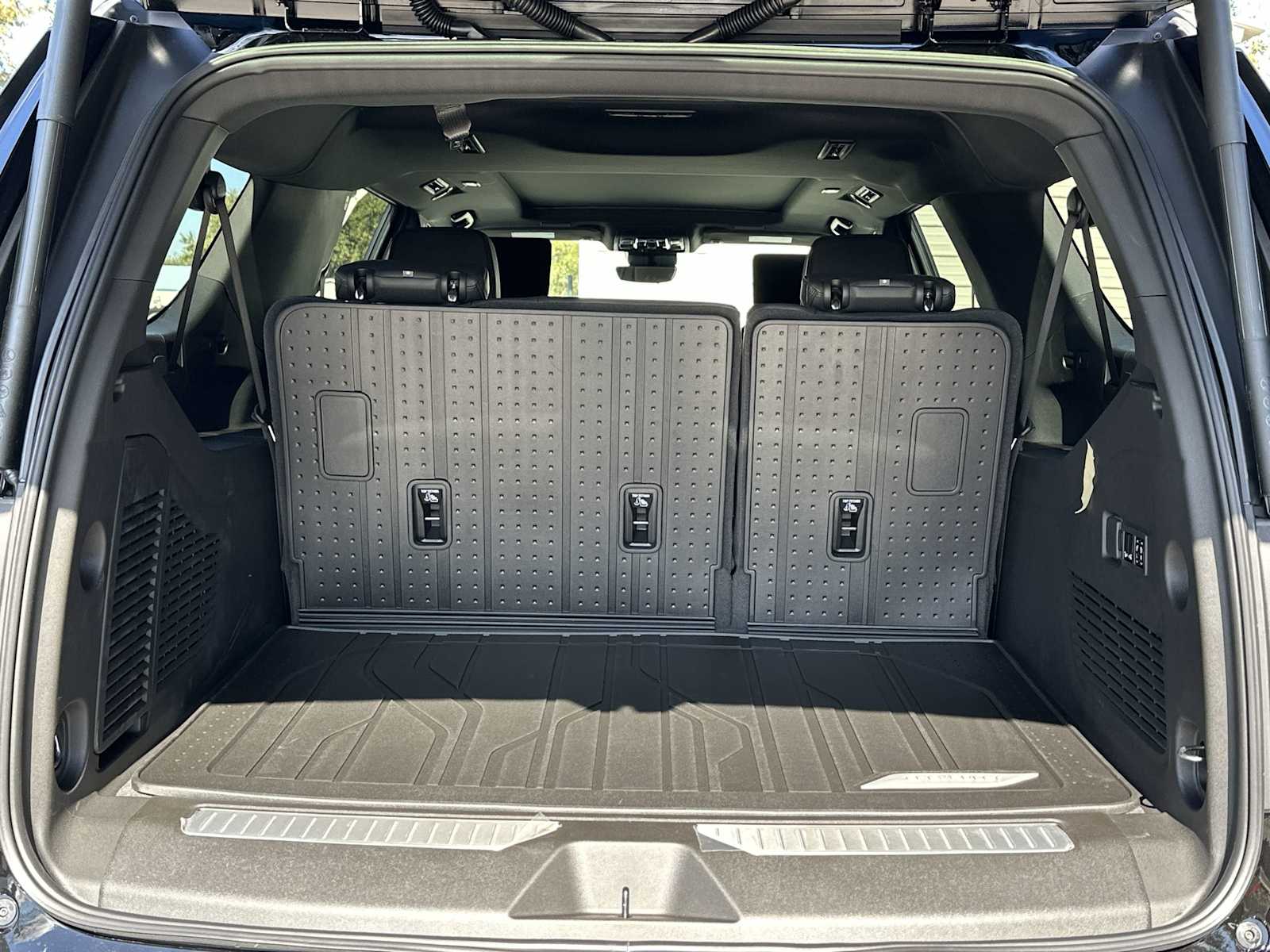 Thumbnail: 2026 Chevrolet Suburban - 26