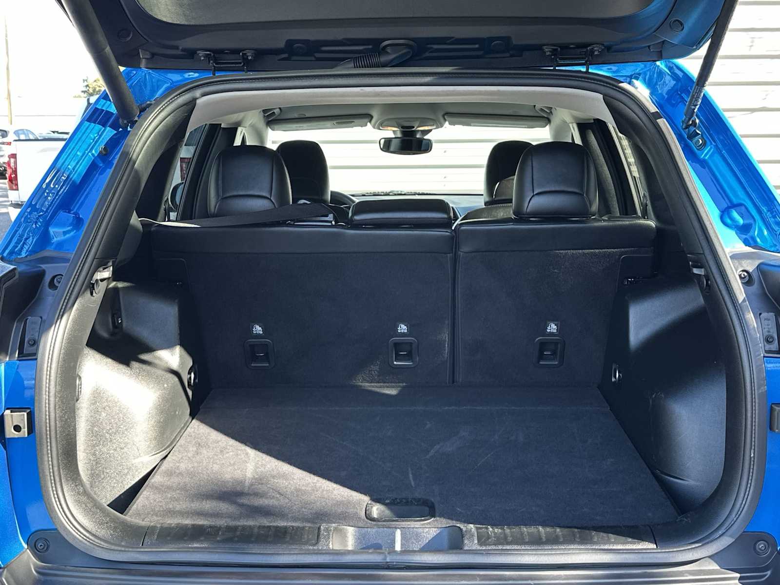 Thumbnail: 2023 Jeep Cherokee - 25