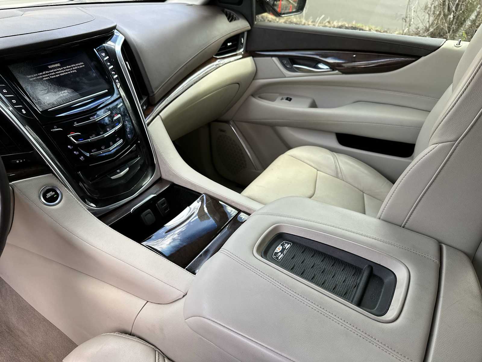 Thumbnail: 2017 Cadillac Escalade - 22