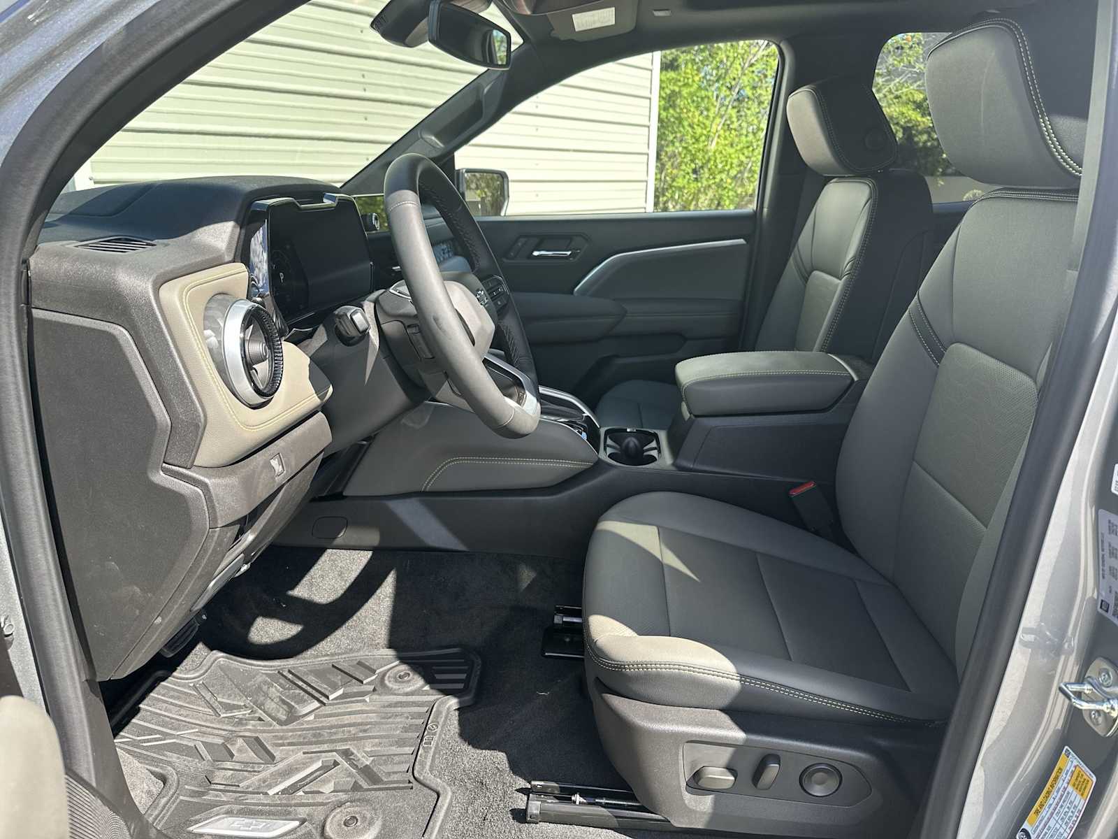 Thumbnail: 2026 Chevrolet Colorado - 15