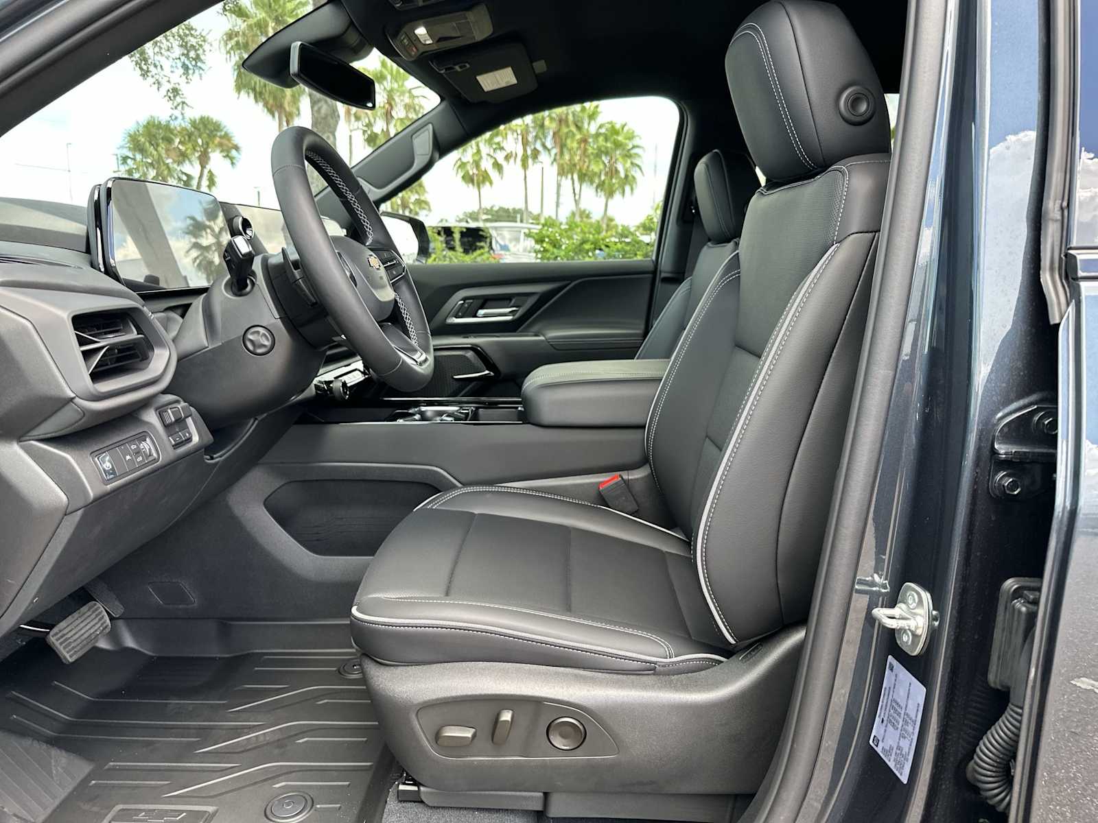 Thumbnail: 2026 Chevrolet Silverado EV - 15