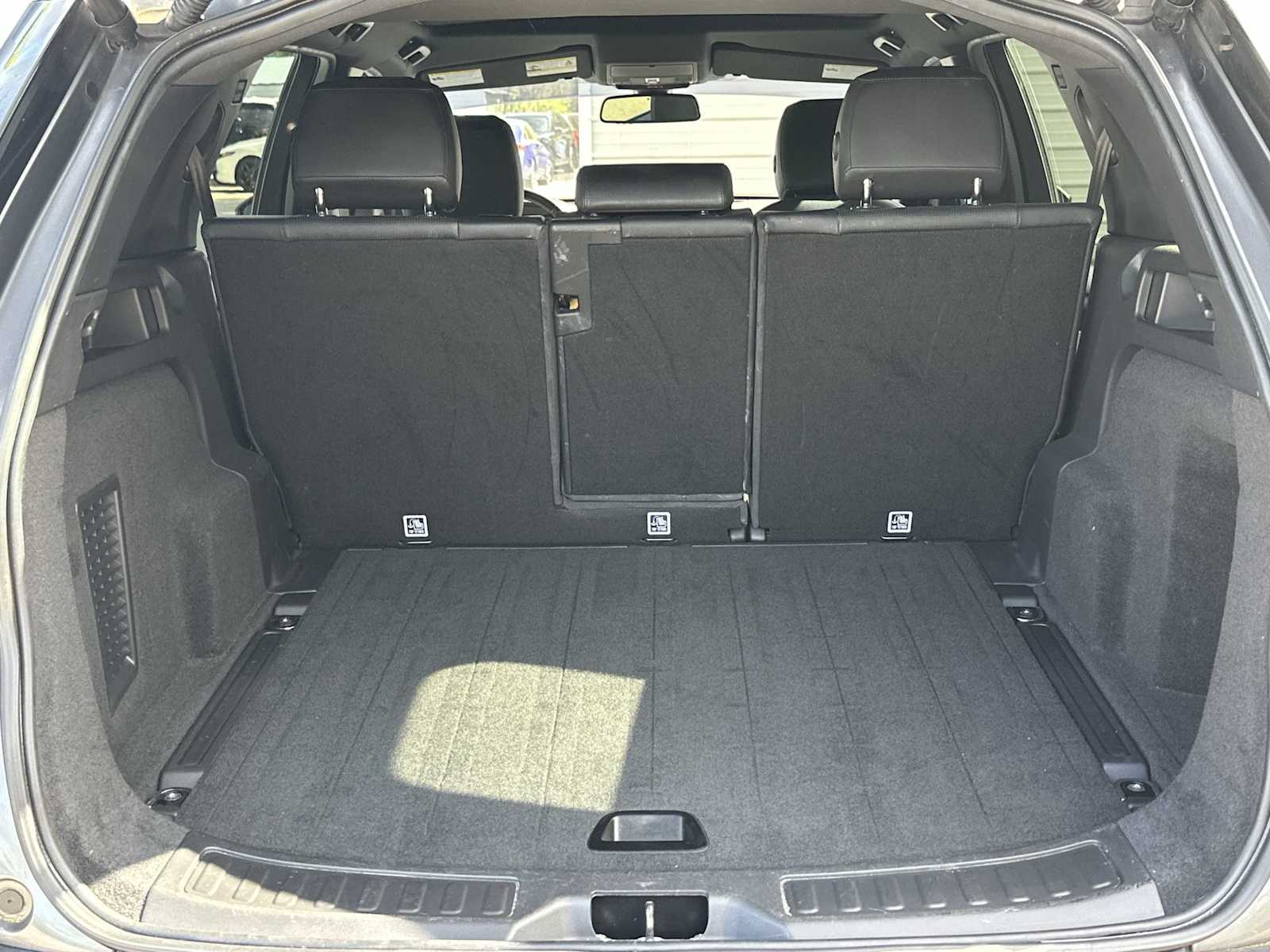 Thumbnail: 2019 Land Rover Discovery Sport - 25