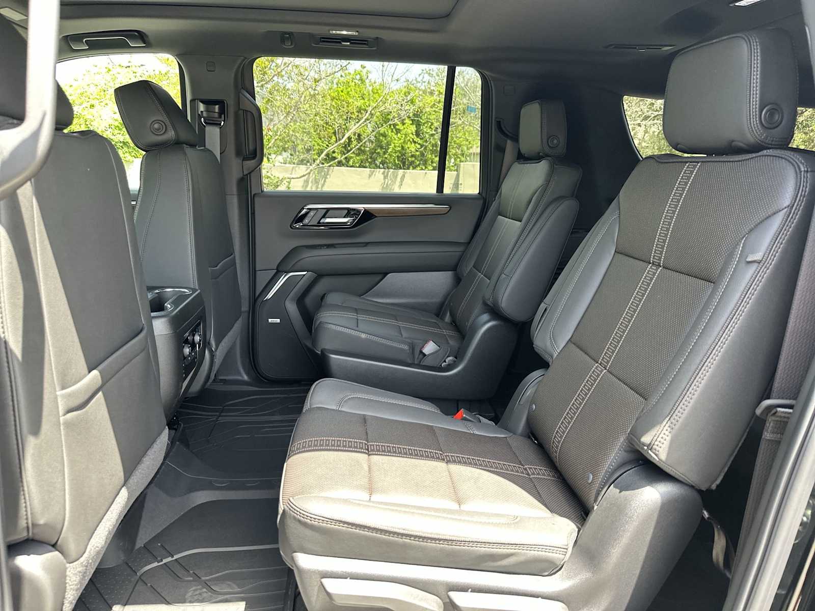 Thumbnail: 2026 Chevrolet Suburban - 17