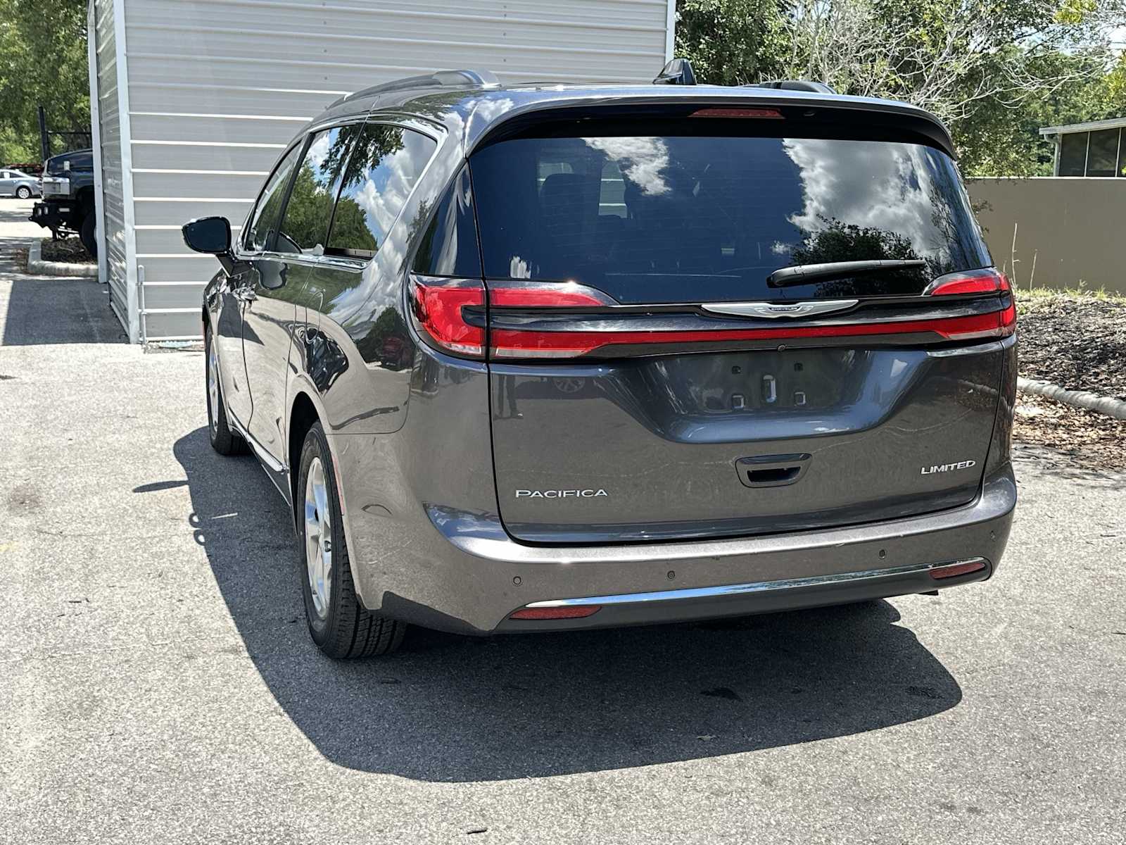 Thumbnail: 2023 Chrysler Pacifica - 4