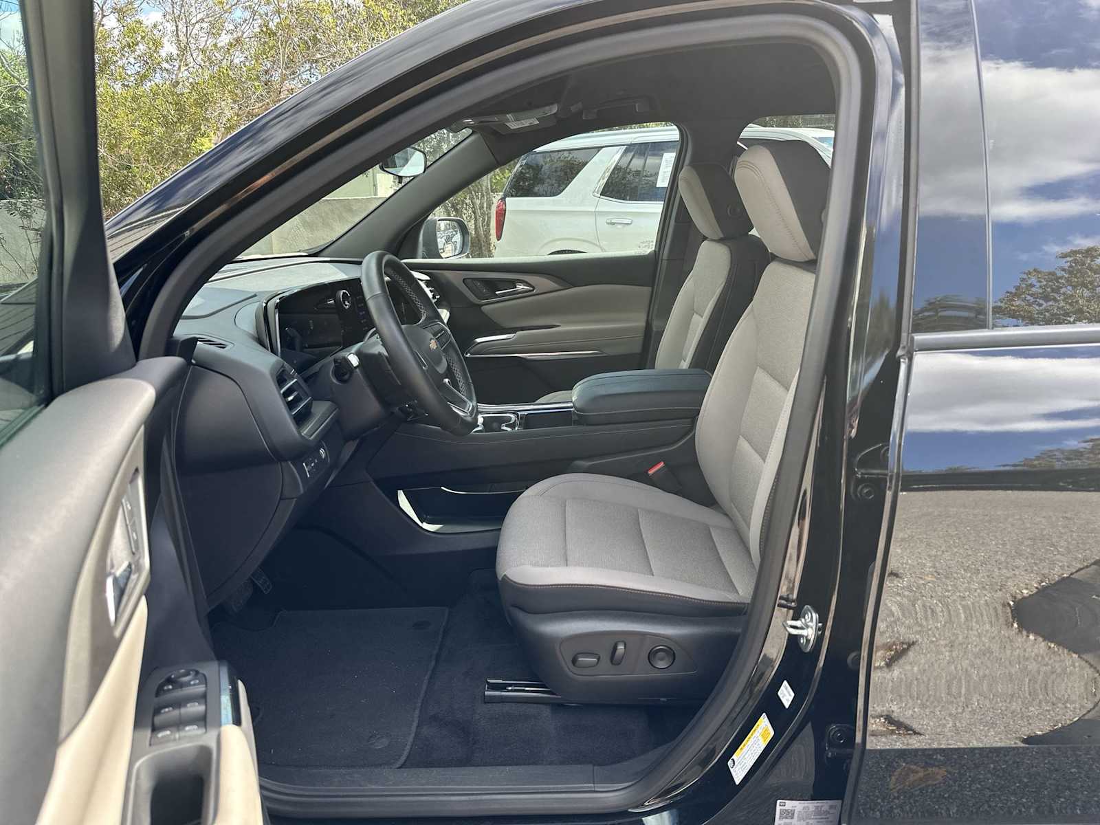 Thumbnail: 2025 Chevrolet Traverse - 2