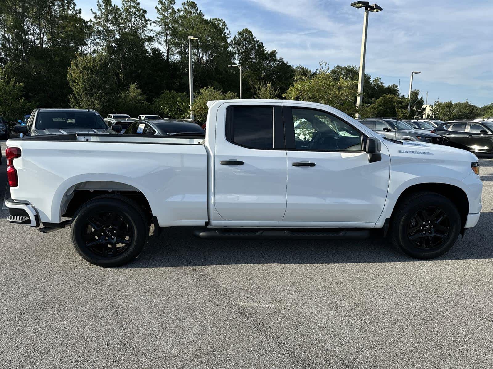2024 Chevrolet Silverado 1500 Custom 10