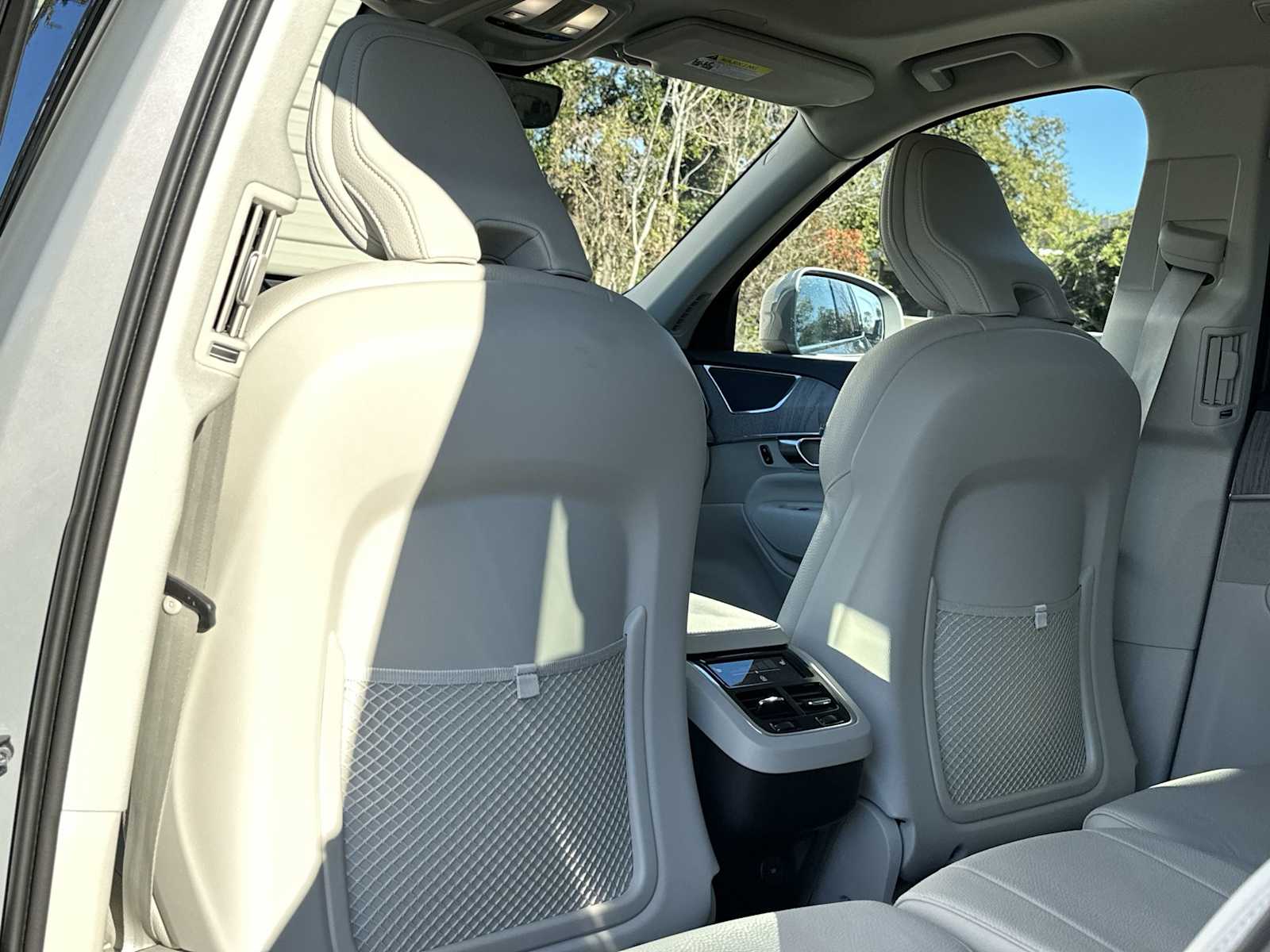 Thumbnail: 2025 Volvo XC90 - 16