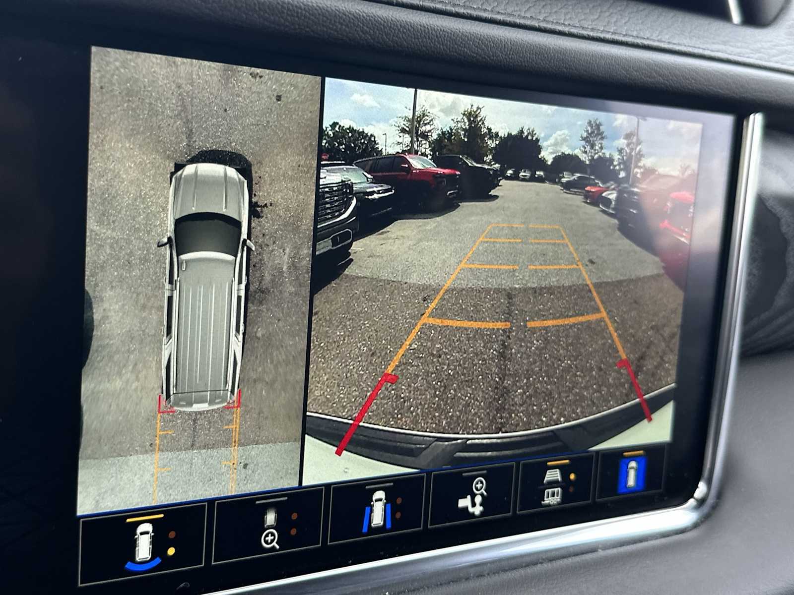 Thumbnail: 2024 GMC Yukon XL - 22