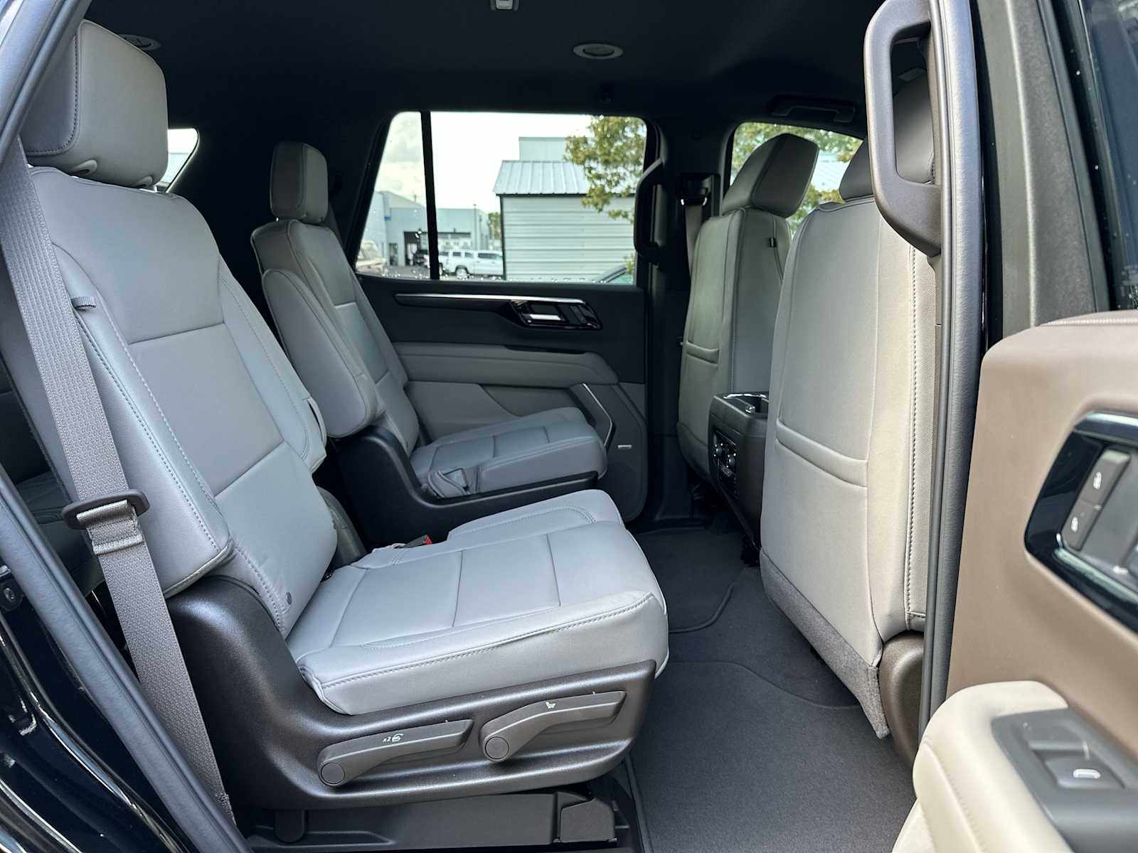 Thumbnail: 2026 Chevrolet Tahoe - 18