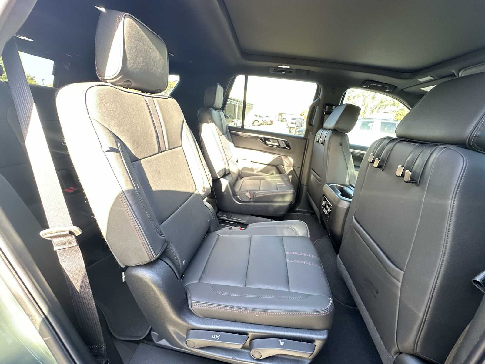 Thumbnail: 2025 Chevrolet Tahoe - 18