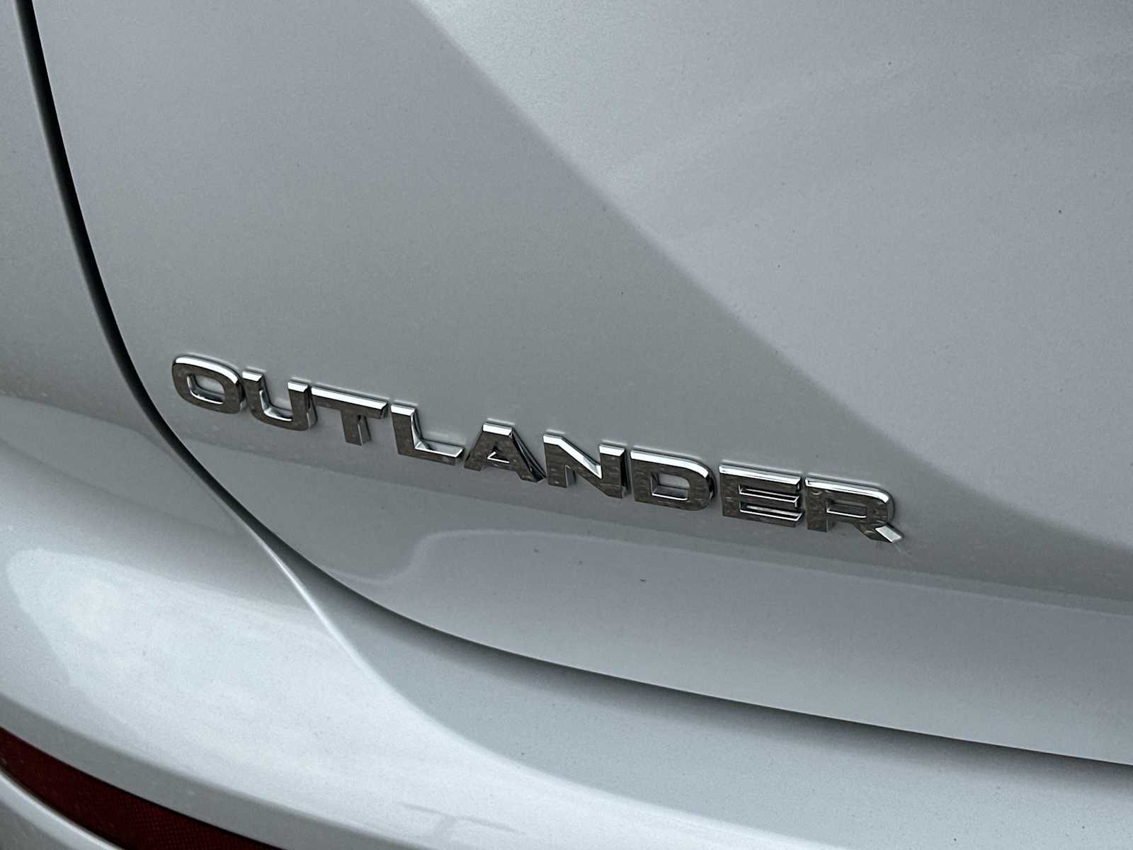 Thumbnail: 2024 Mitsubishi Outlander - 11