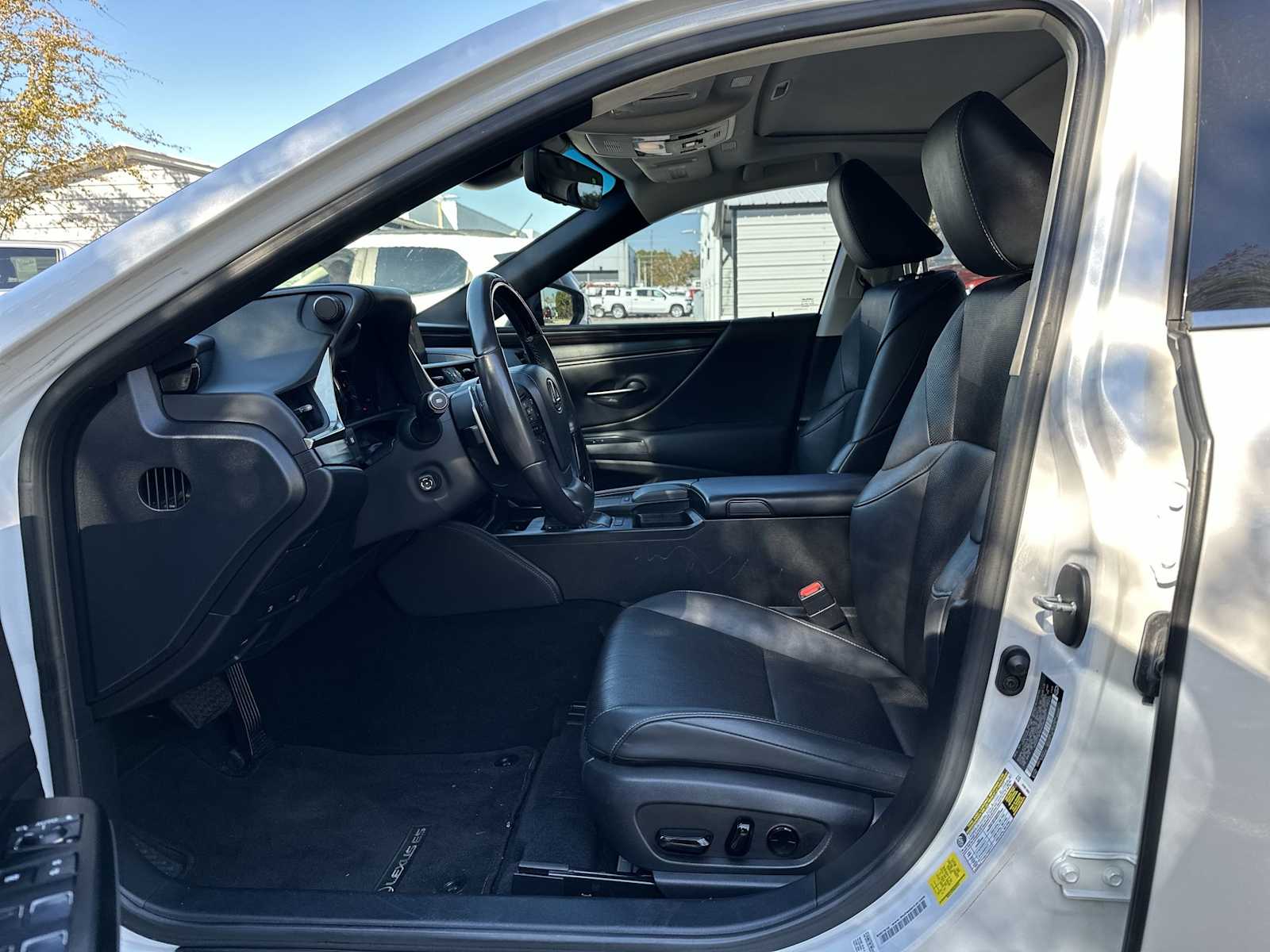 Thumbnail: 2021 Lexus ES - 2