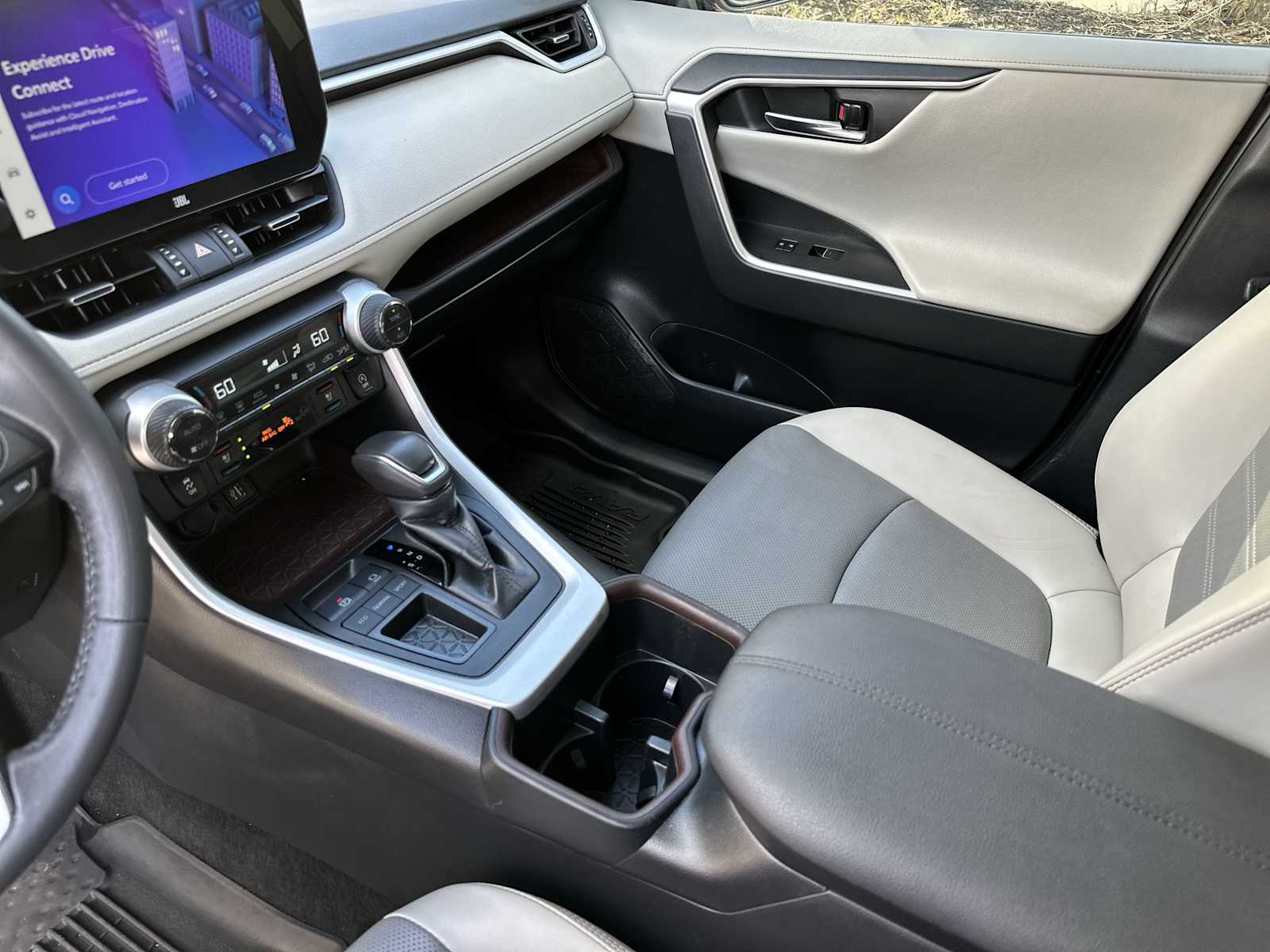 Thumbnail: 2024 Toyota RAV4 - 22