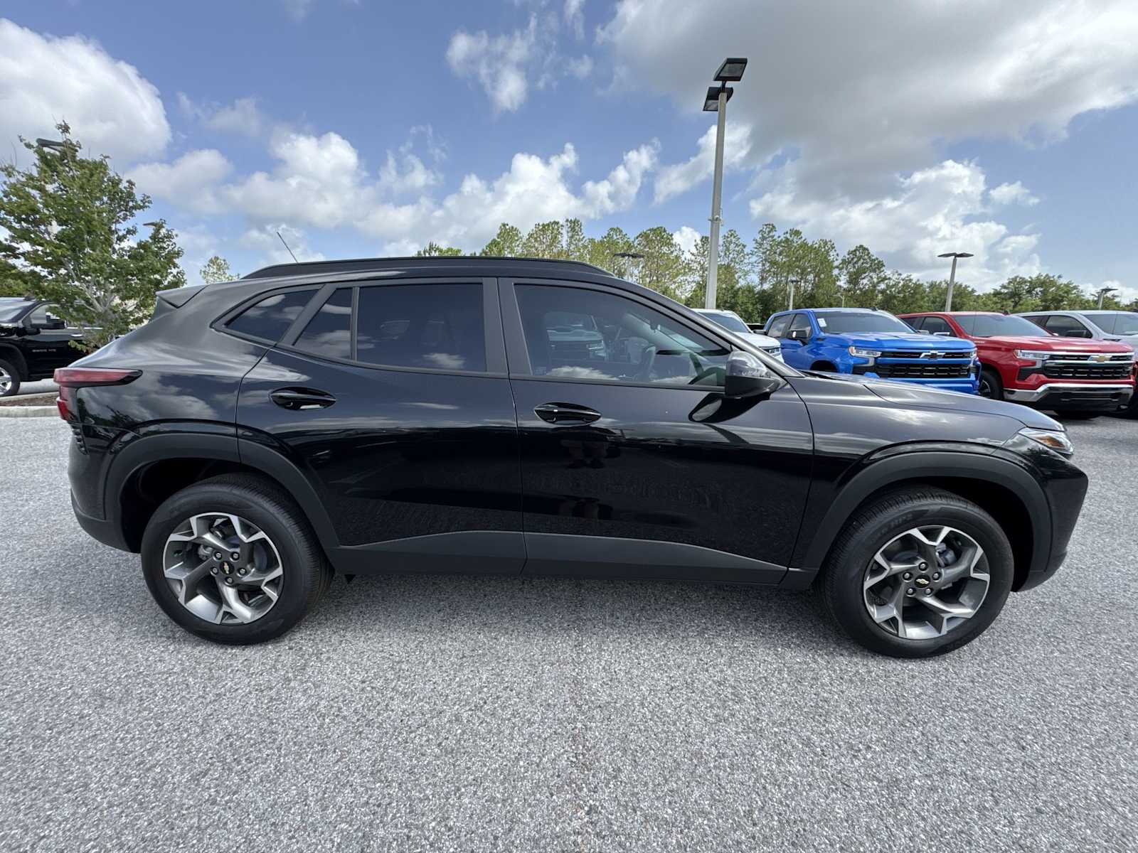 Thumbnail: 2025 Chevrolet Trax - 21