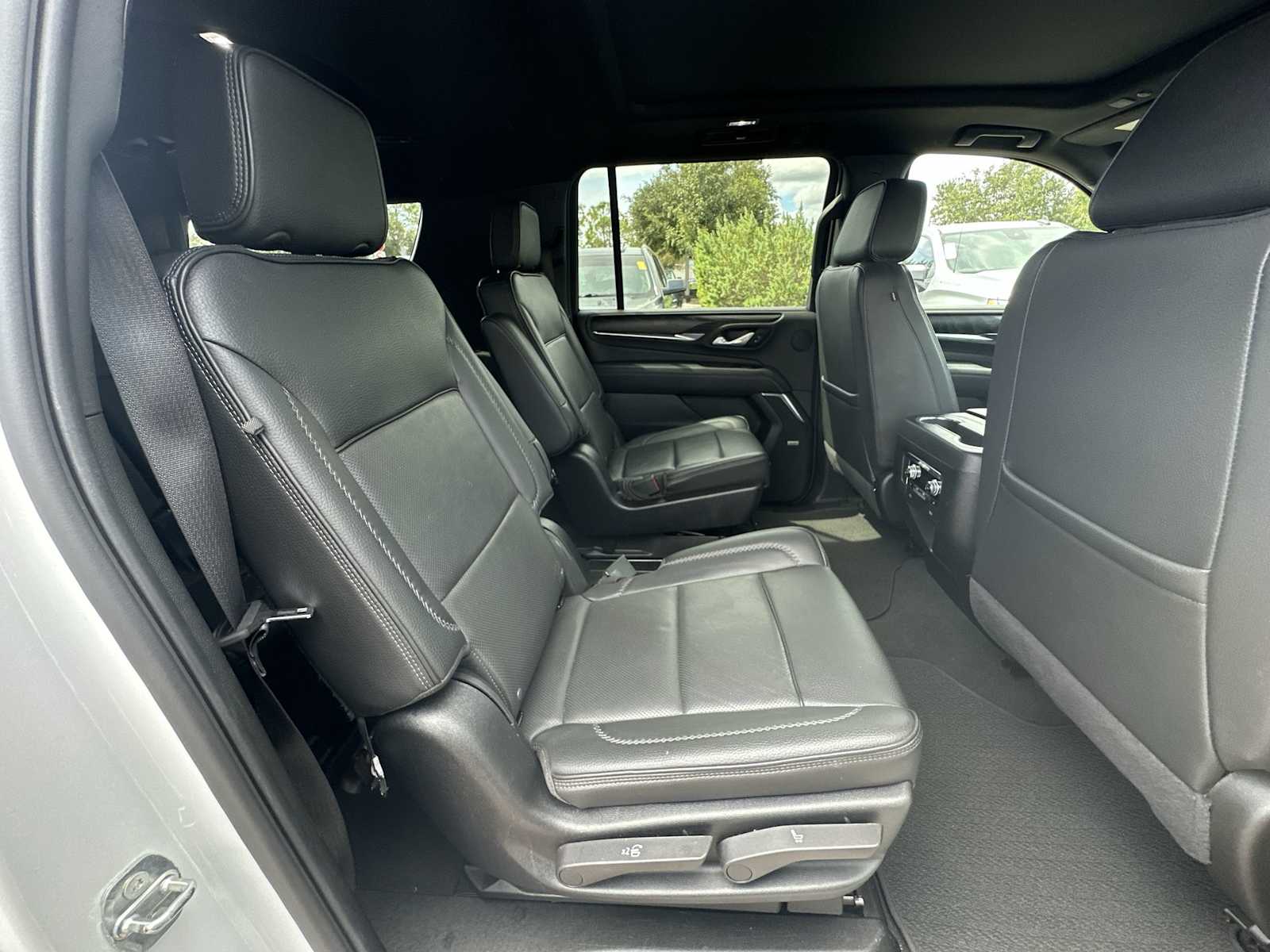 Thumbnail: 2024 GMC Yukon XL - 18