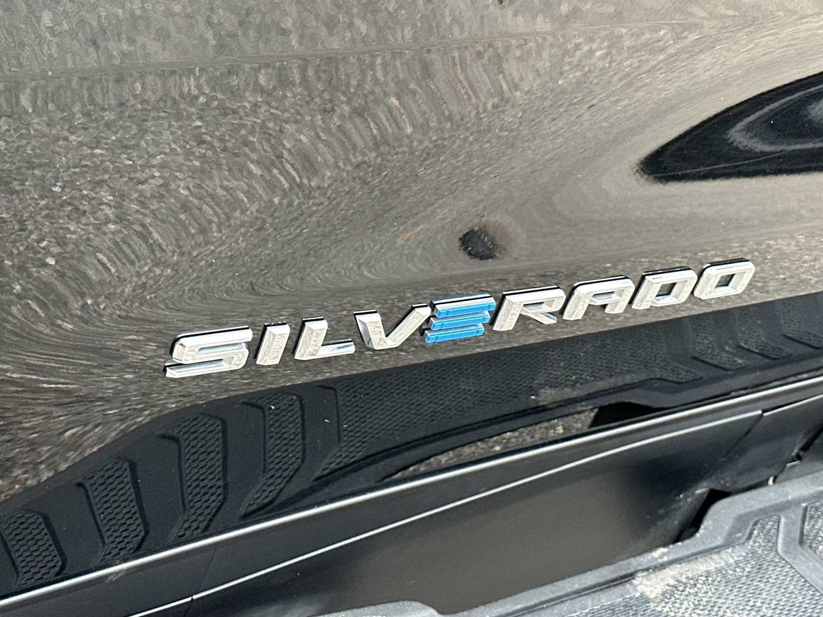 Thumbnail: 2024 Chevrolet Silverado EV - 11