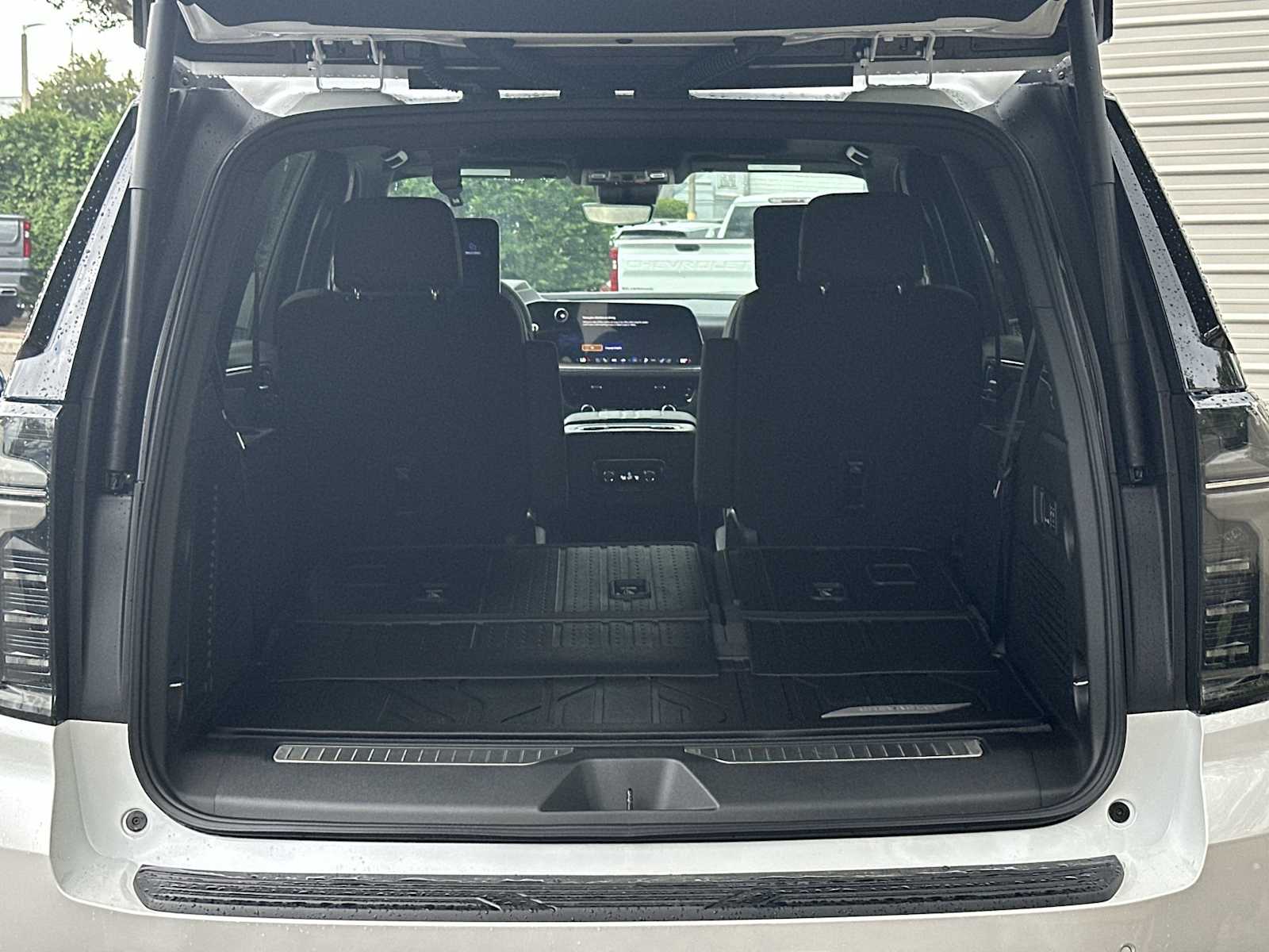 Thumbnail: 2025 Chevrolet Tahoe - 25