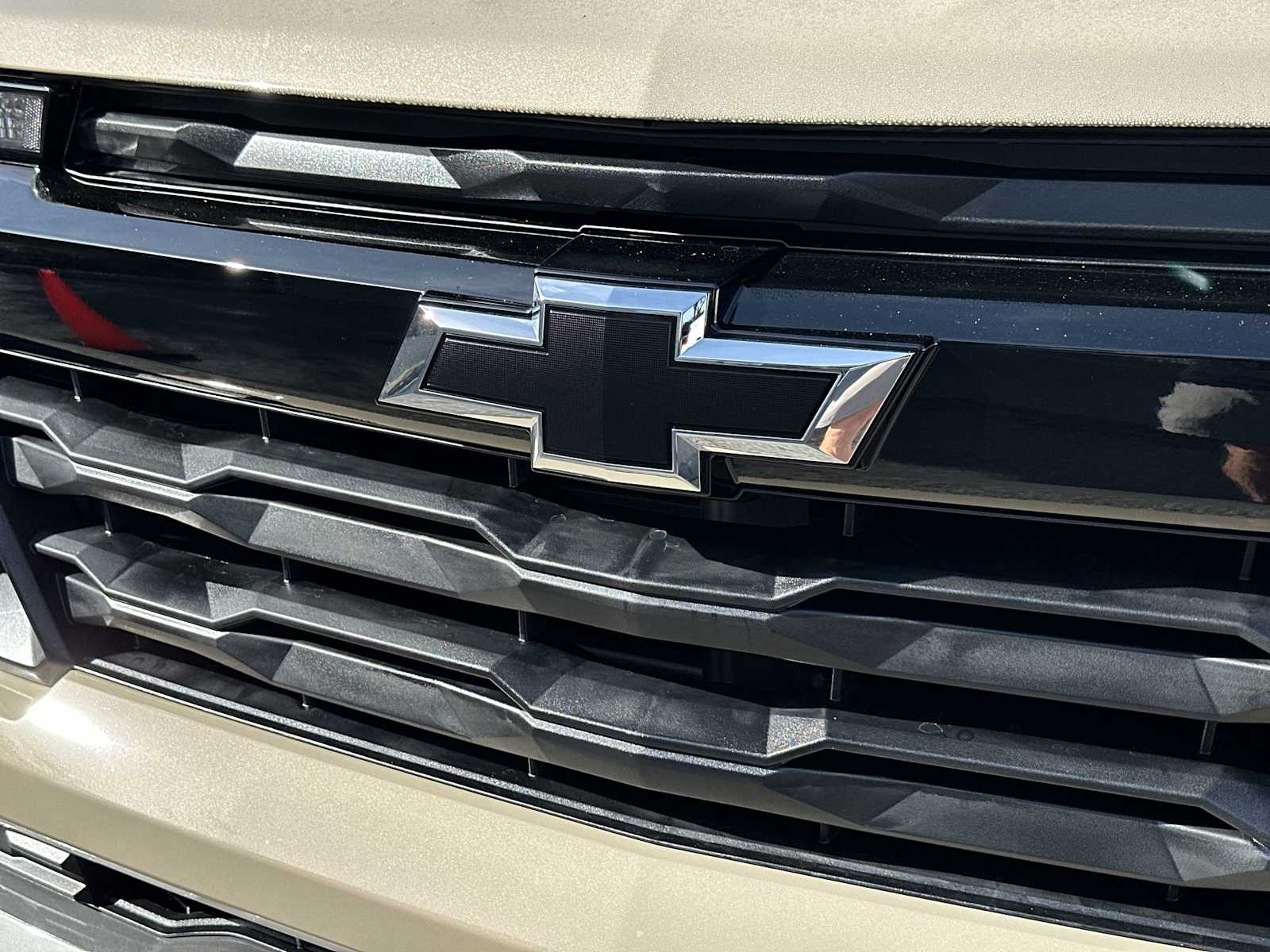 Thumbnail: 2023 Chevrolet Colorado - 10