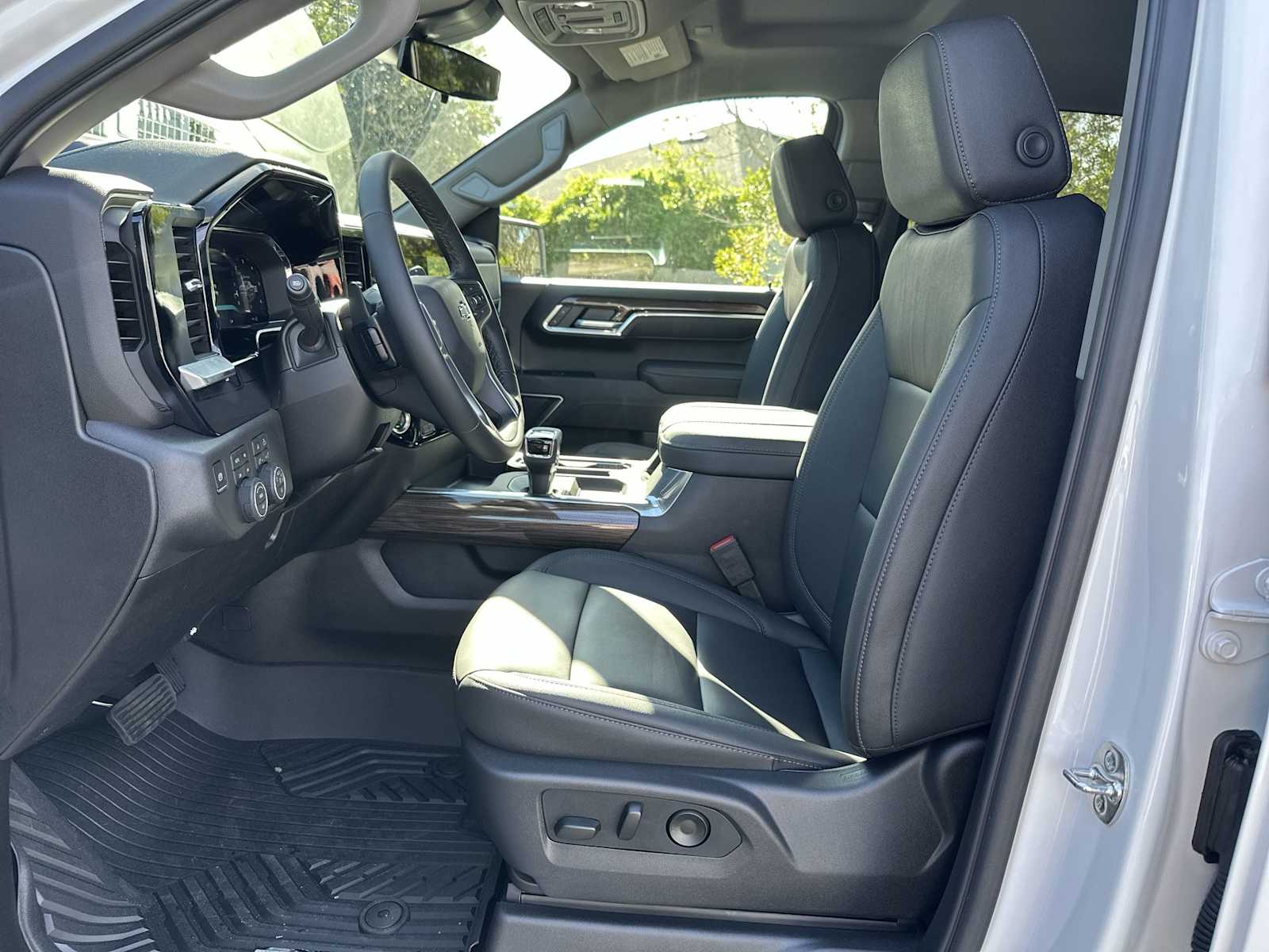 Thumbnail: 2026 Chevrolet Silverado 1500 - 15