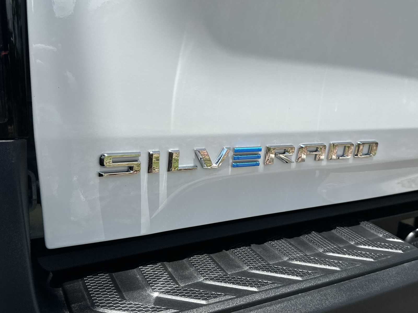 Thumbnail: 2026 Chevrolet Silverado EV - 9